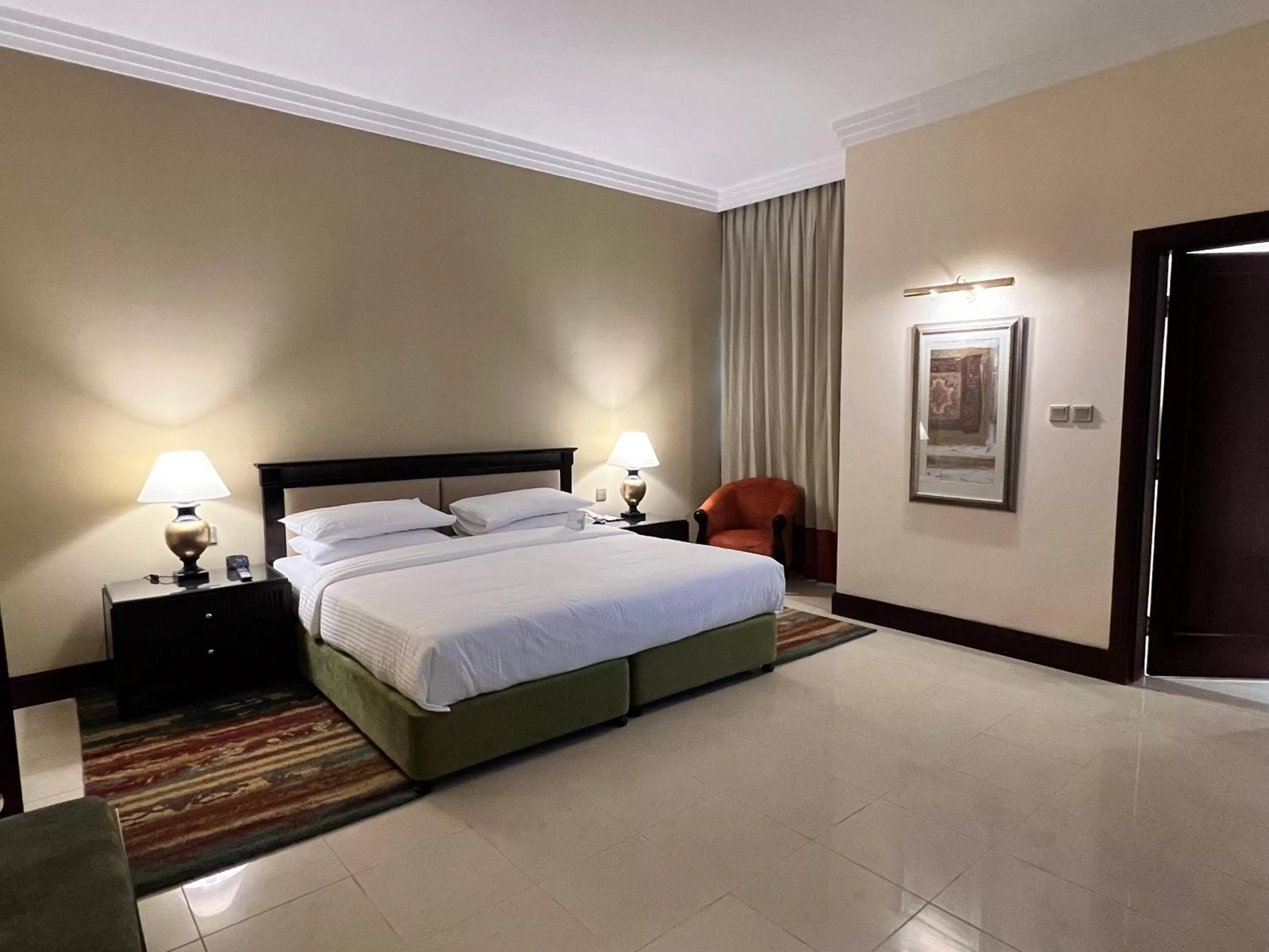 Bedroom, Bed in City Seasons Suites