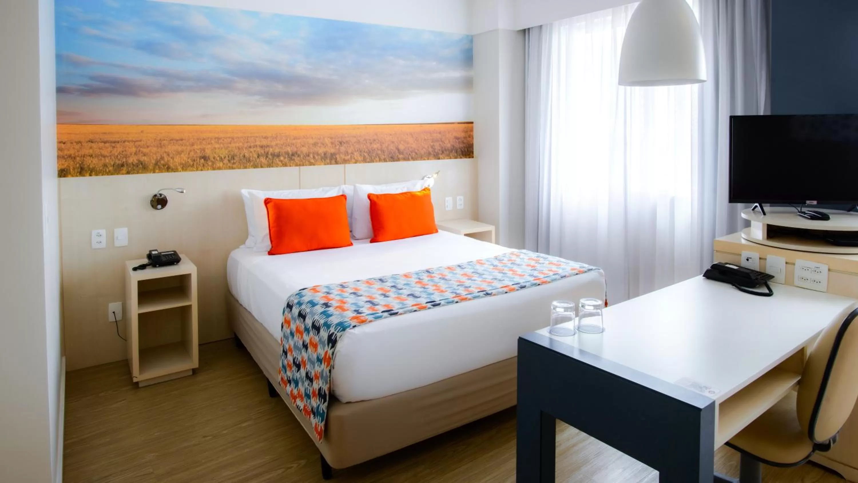 Bedroom, Bed in Comfort Suites Alphaville