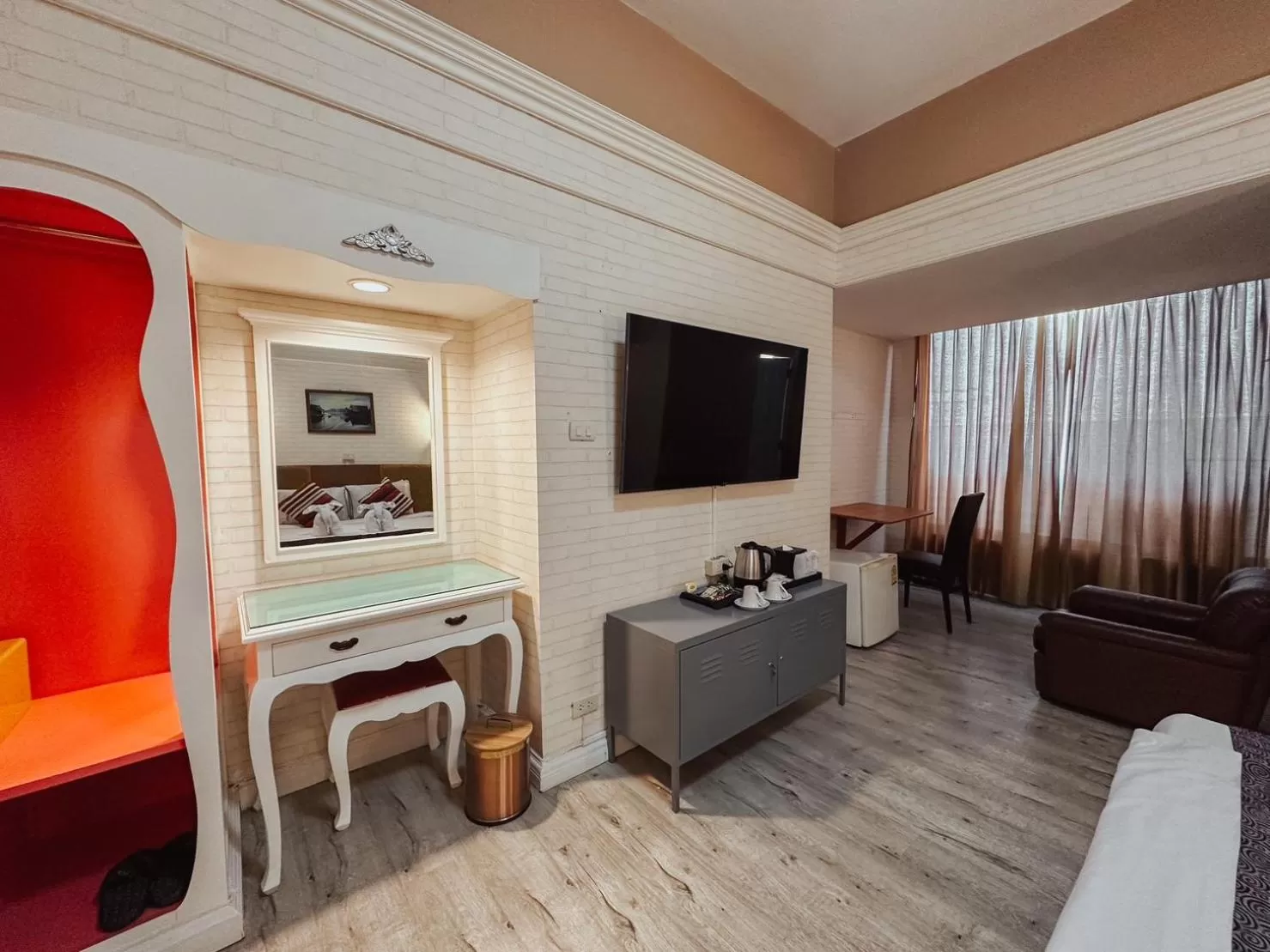 TV and multimedia in Hotel De Khuvieng