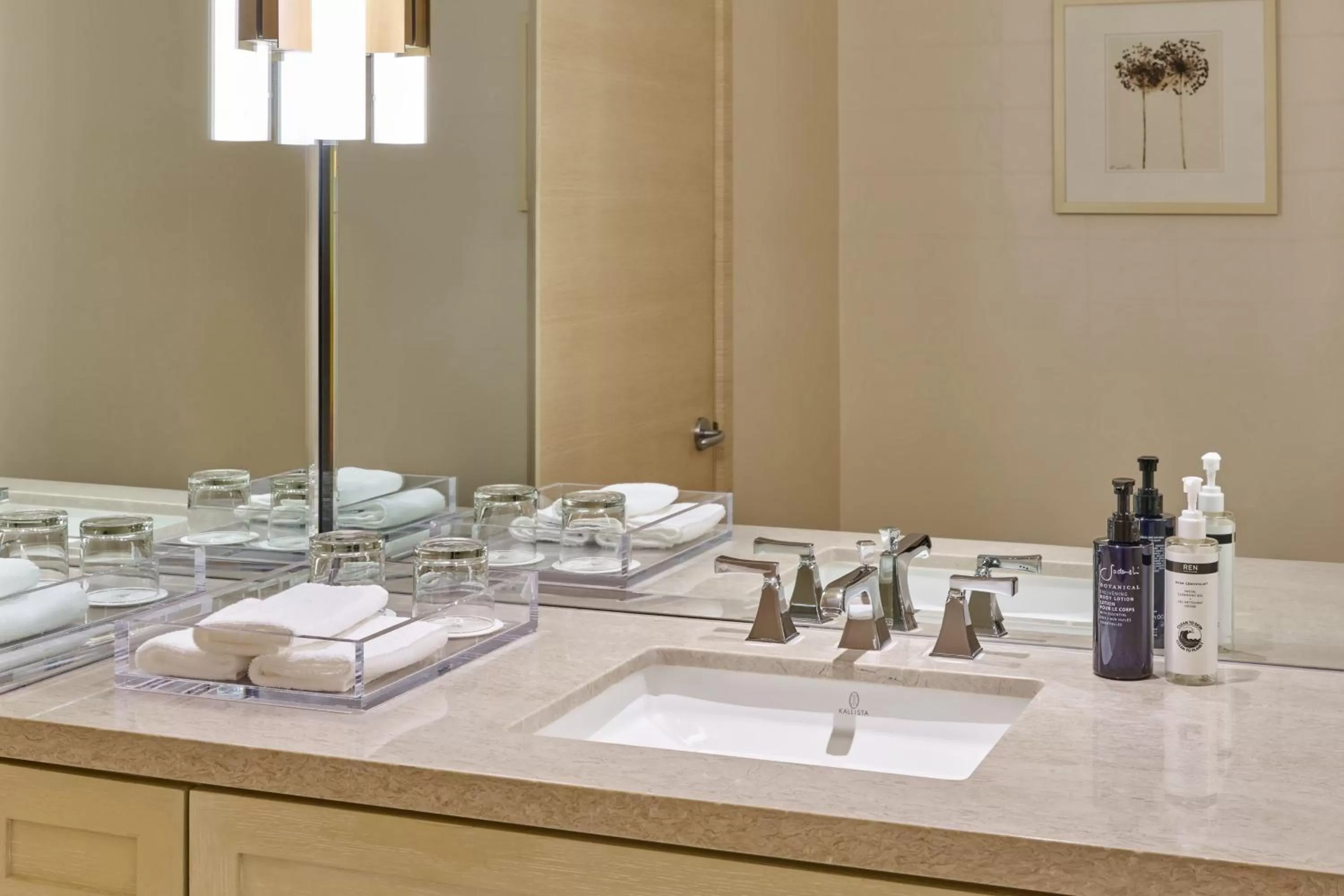 Photo of the whole room in The St. Regis San Francisco