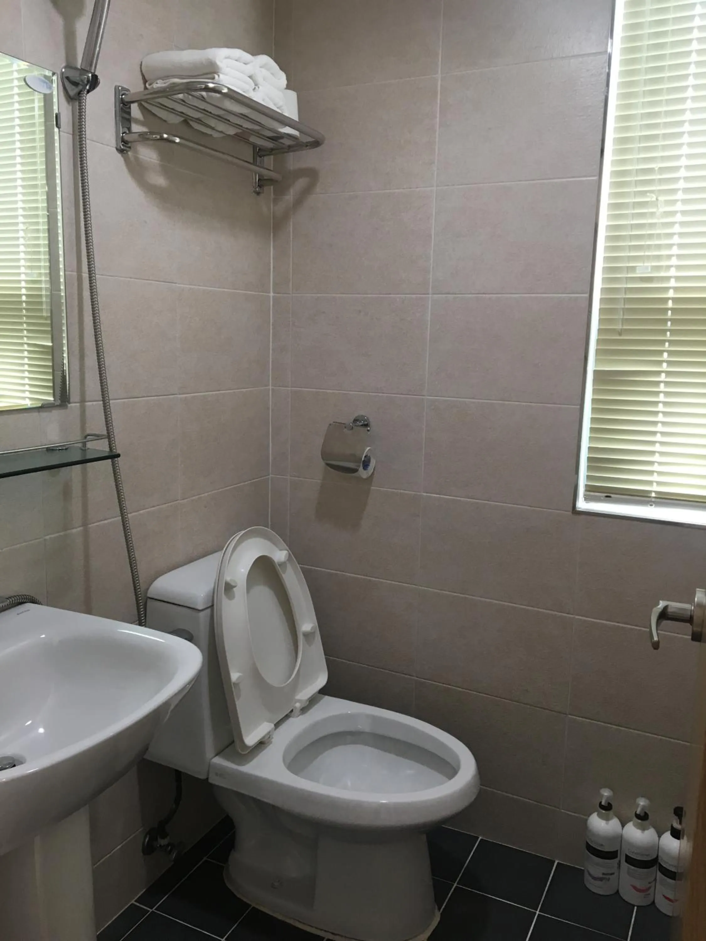 Toilet in K-Guesthouse Premium Nampo 1