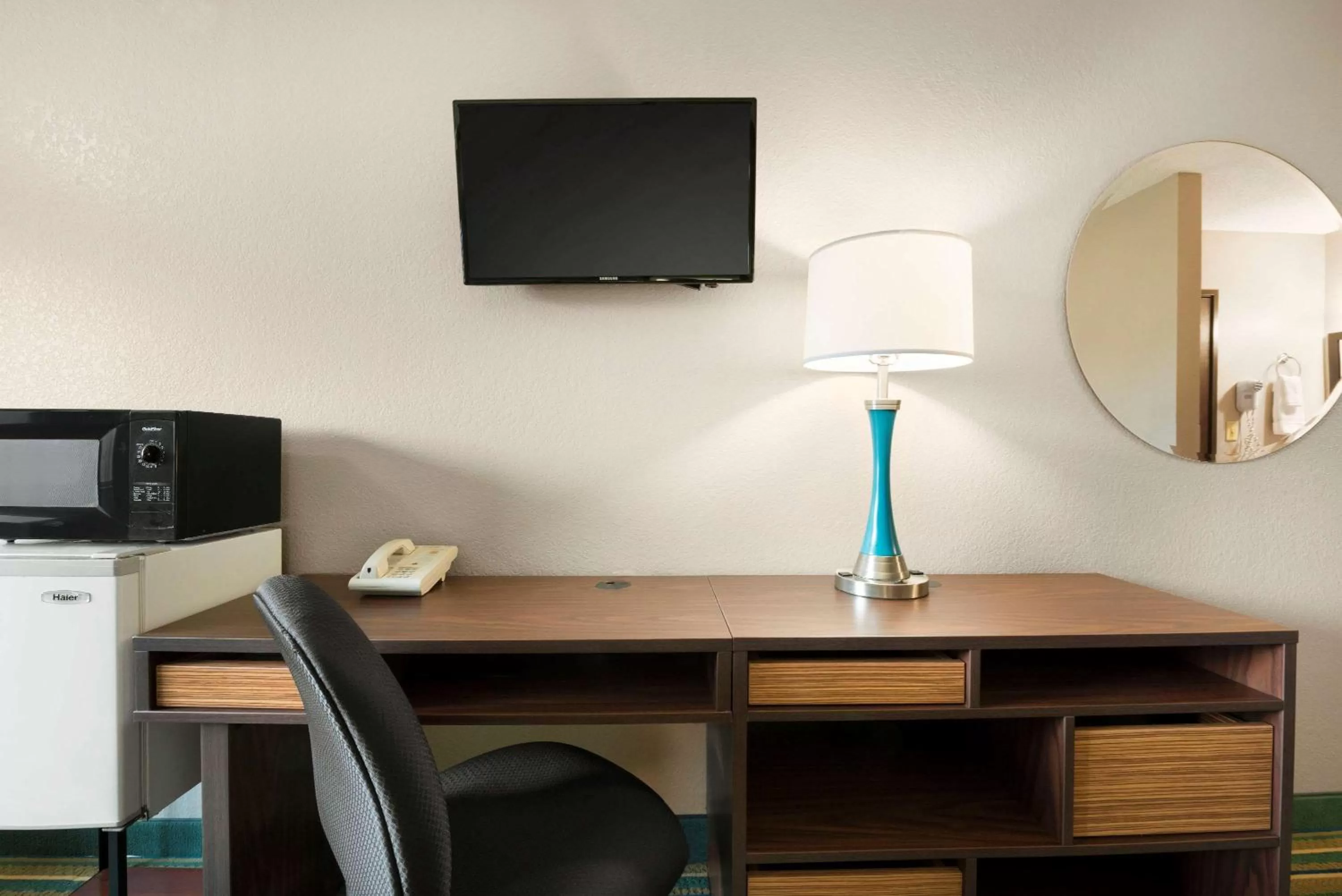 Photo of the whole room in Super 8 by Wyndham Rantoul