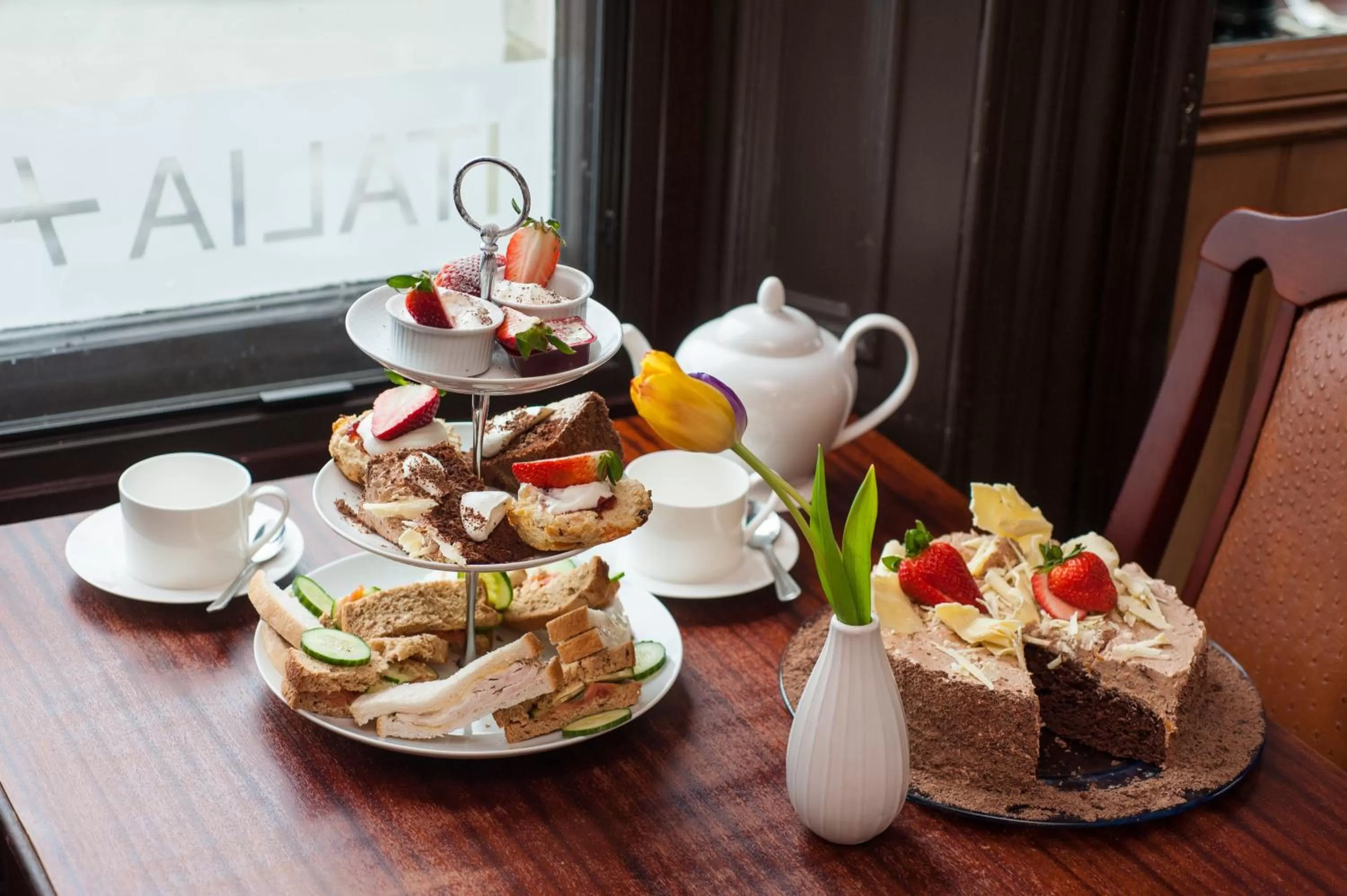 Food in Coquetvale Hotel