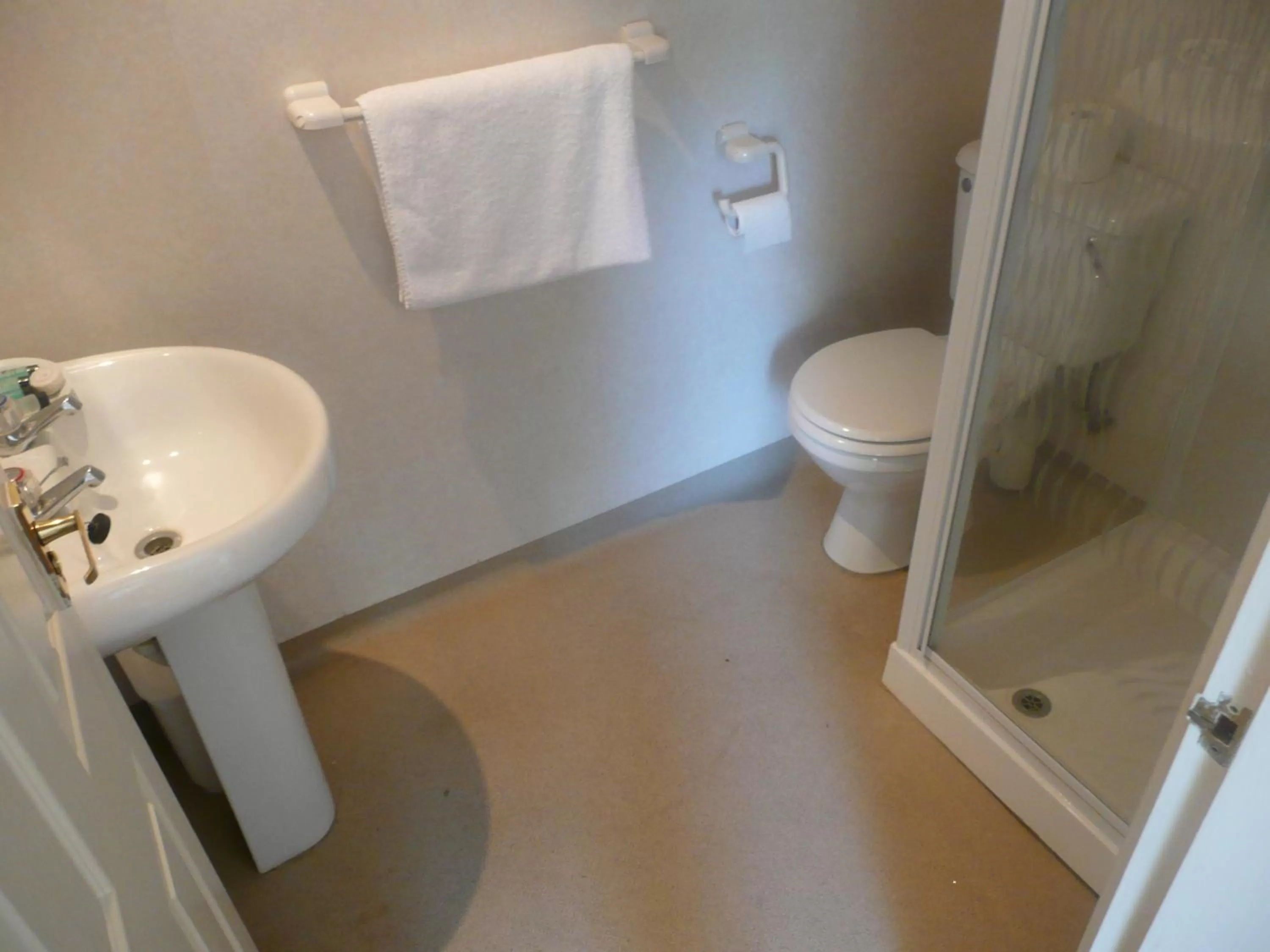 Shower in Beijing Dragon Hotel