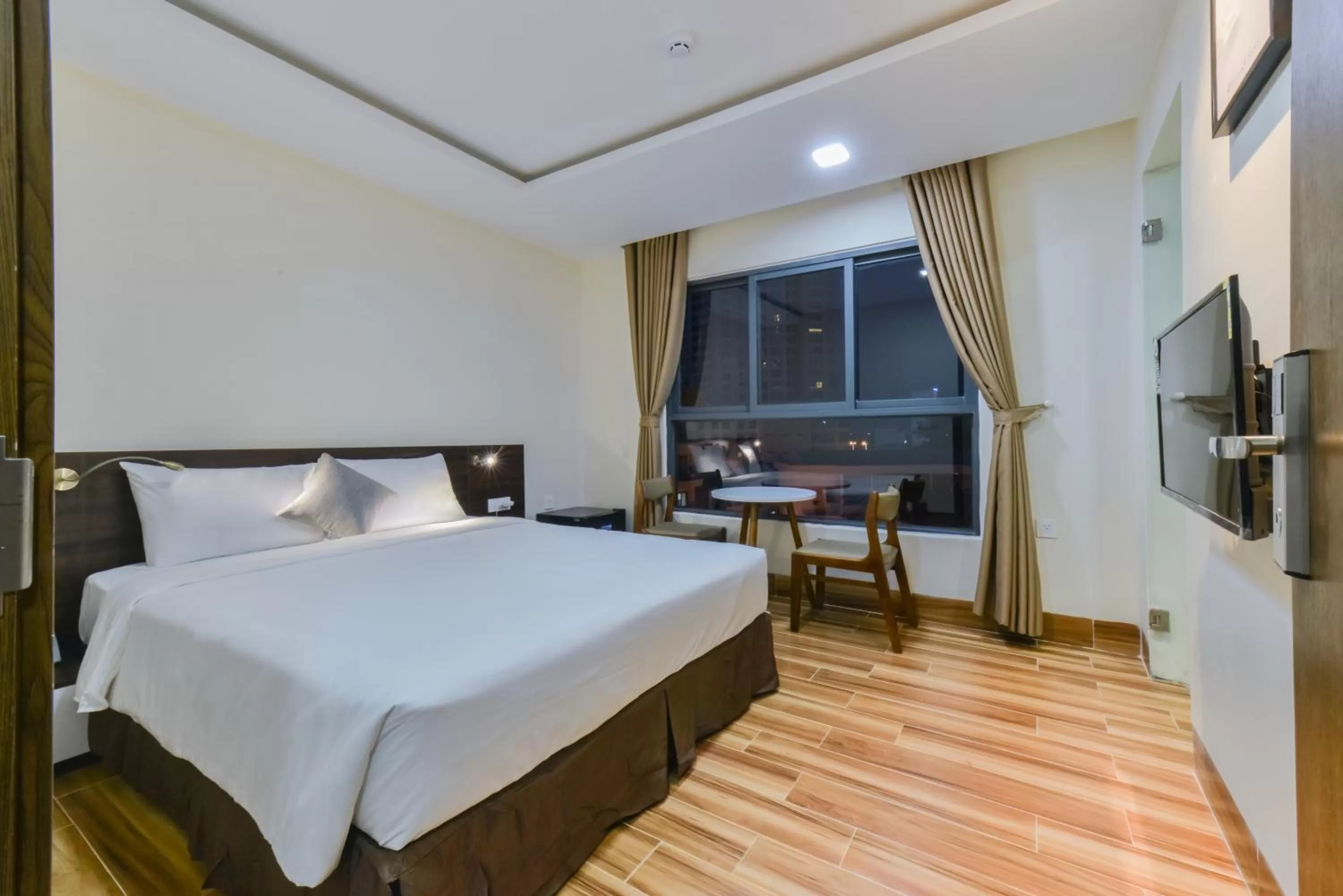 Photo of the whole room, Bed in Yen Vang Hotel & Apartment Nha Trang