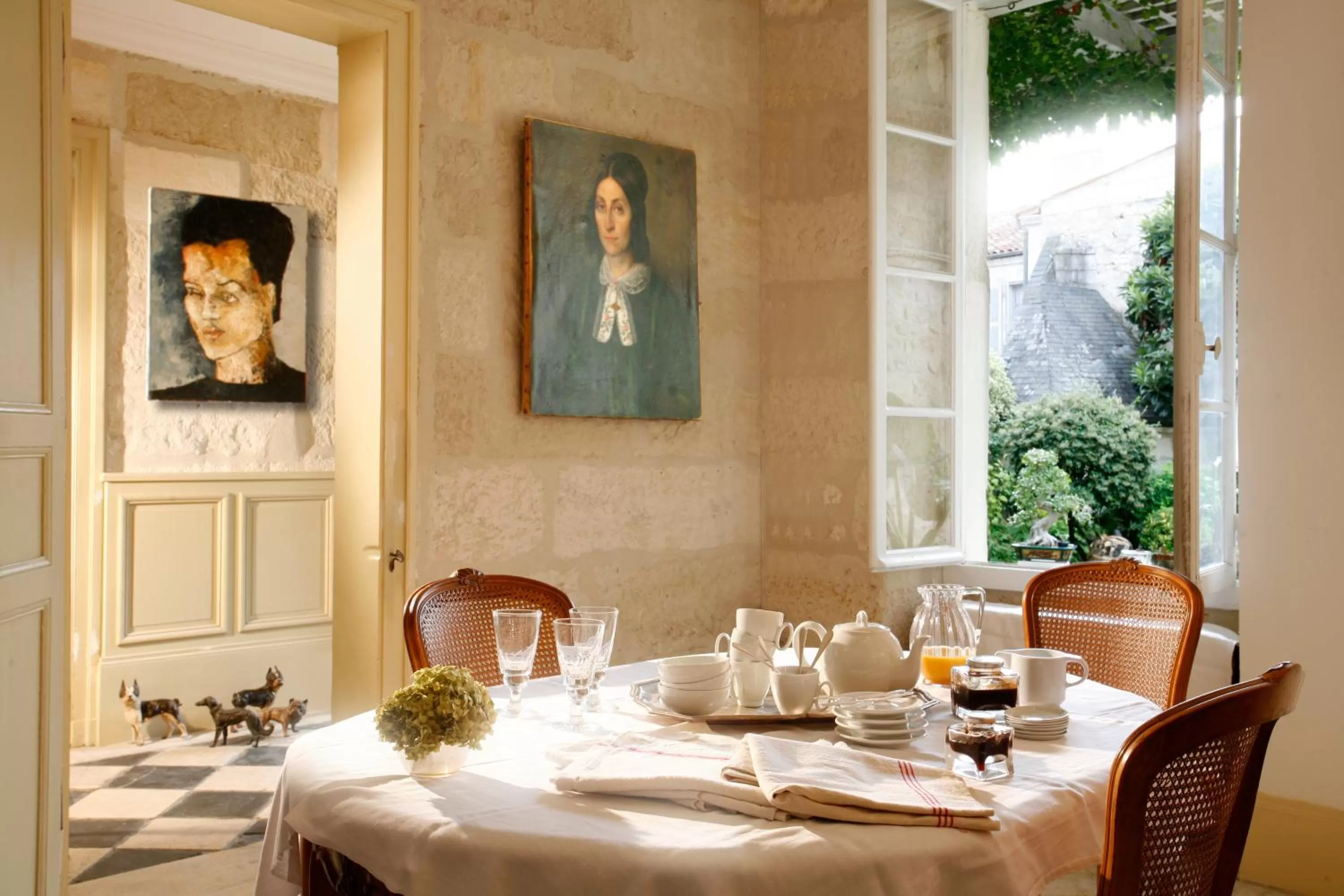 Restaurant/places to eat in La Porte Rouge - The Red Door Inn