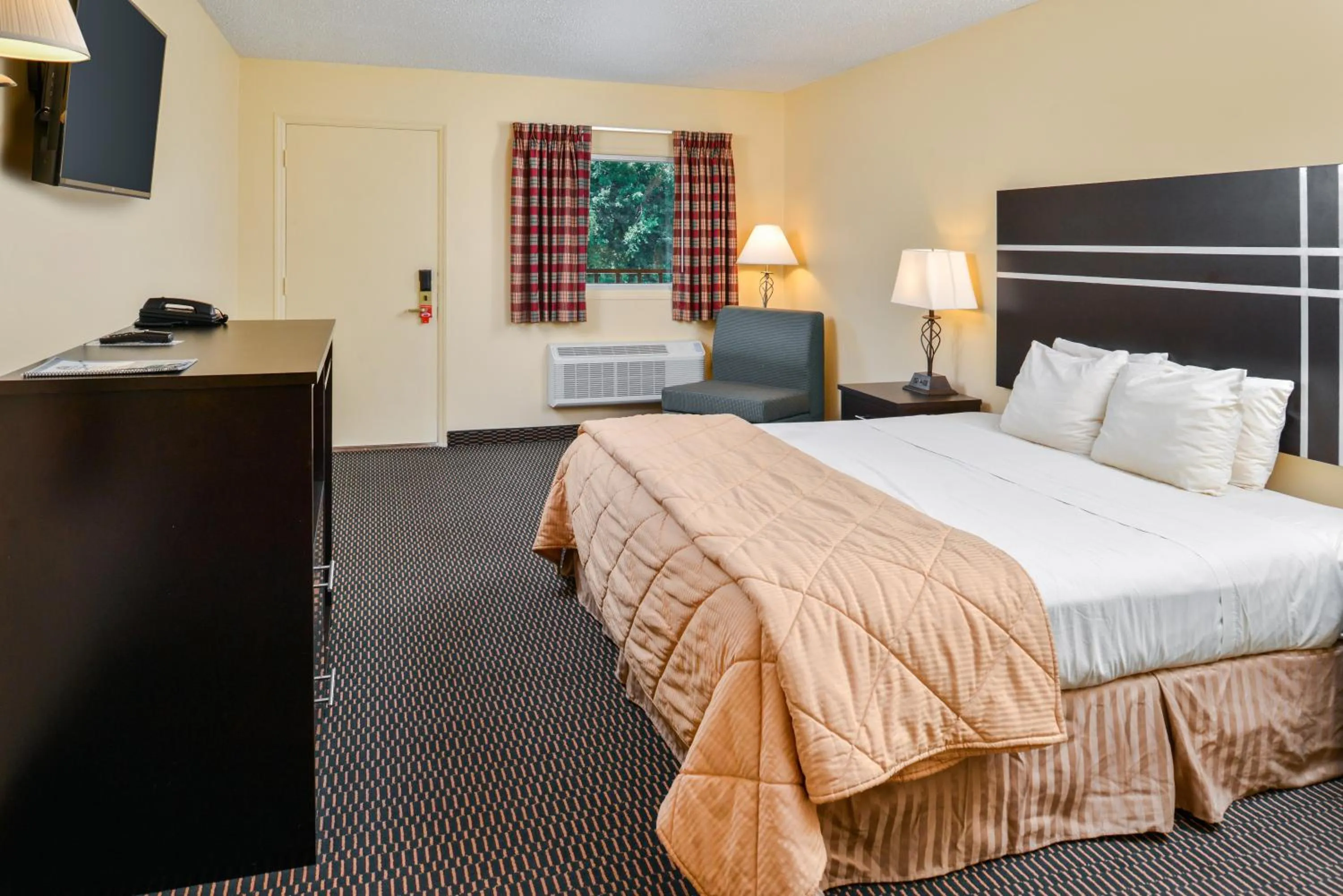 Bedroom, Bed in Soudersburg Inn & Suites Lancaster