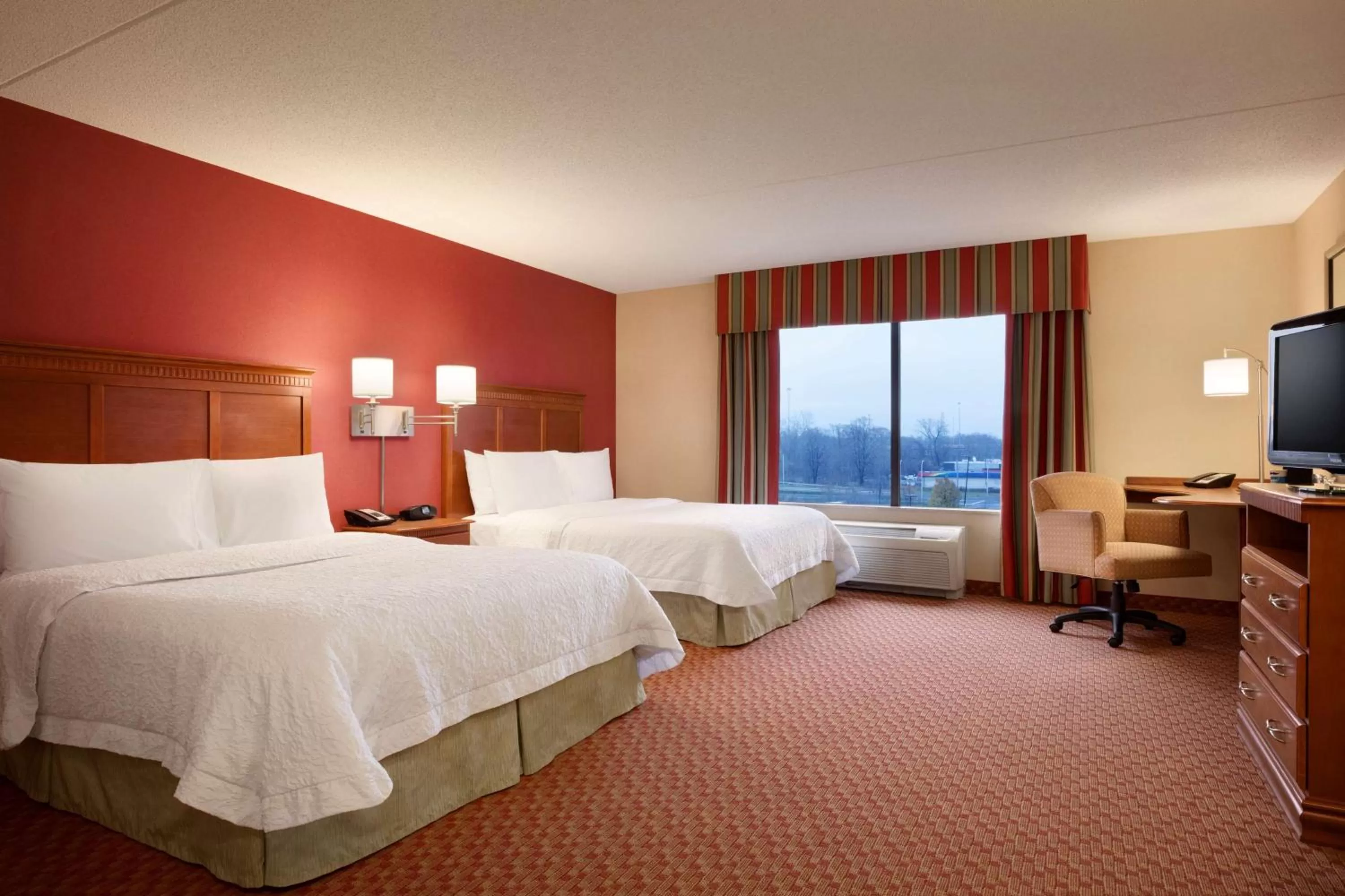 Bed in Hampton Inn & Suites East Hartford