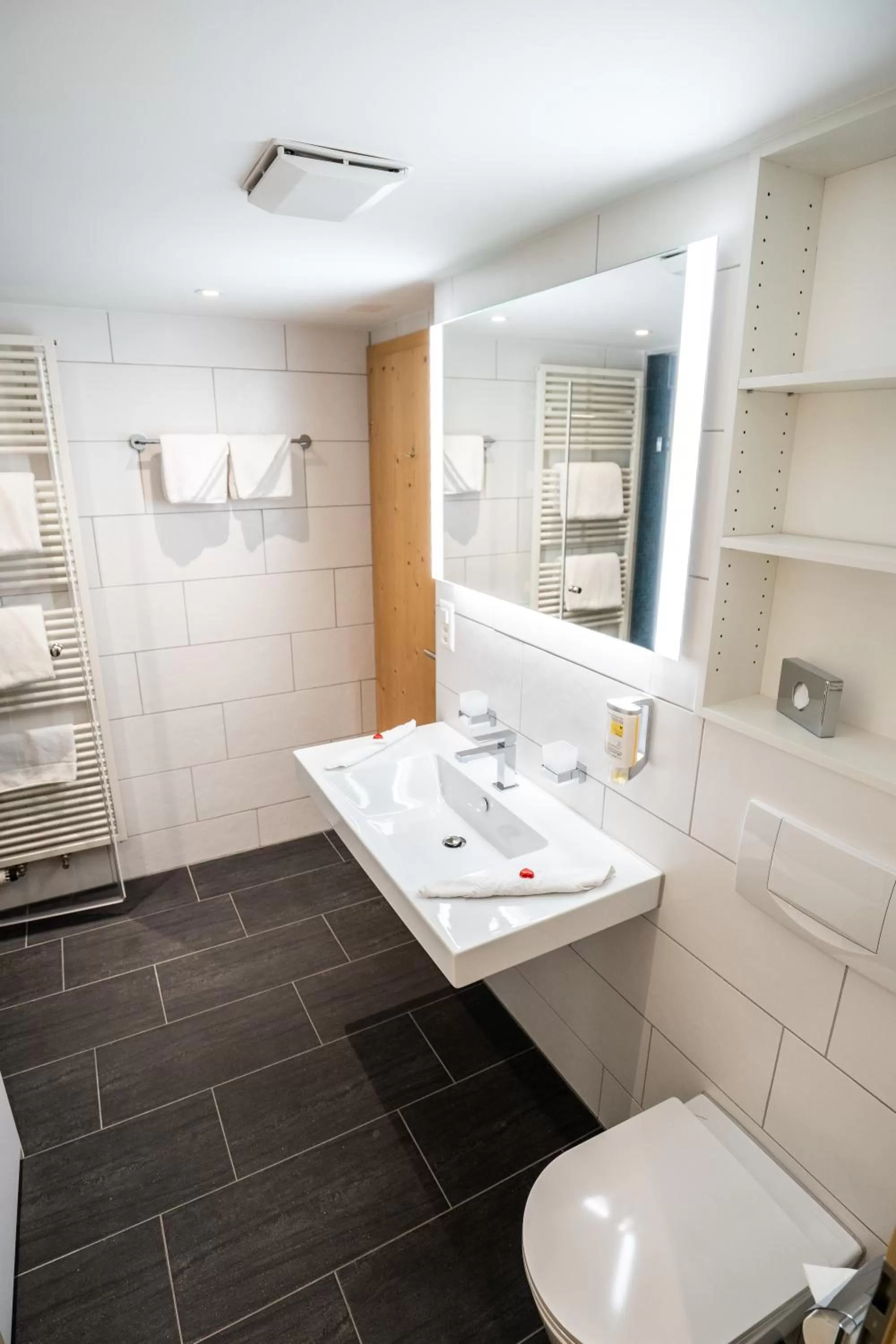 Photo of the whole room, Bathroom in Kessler's Kulm