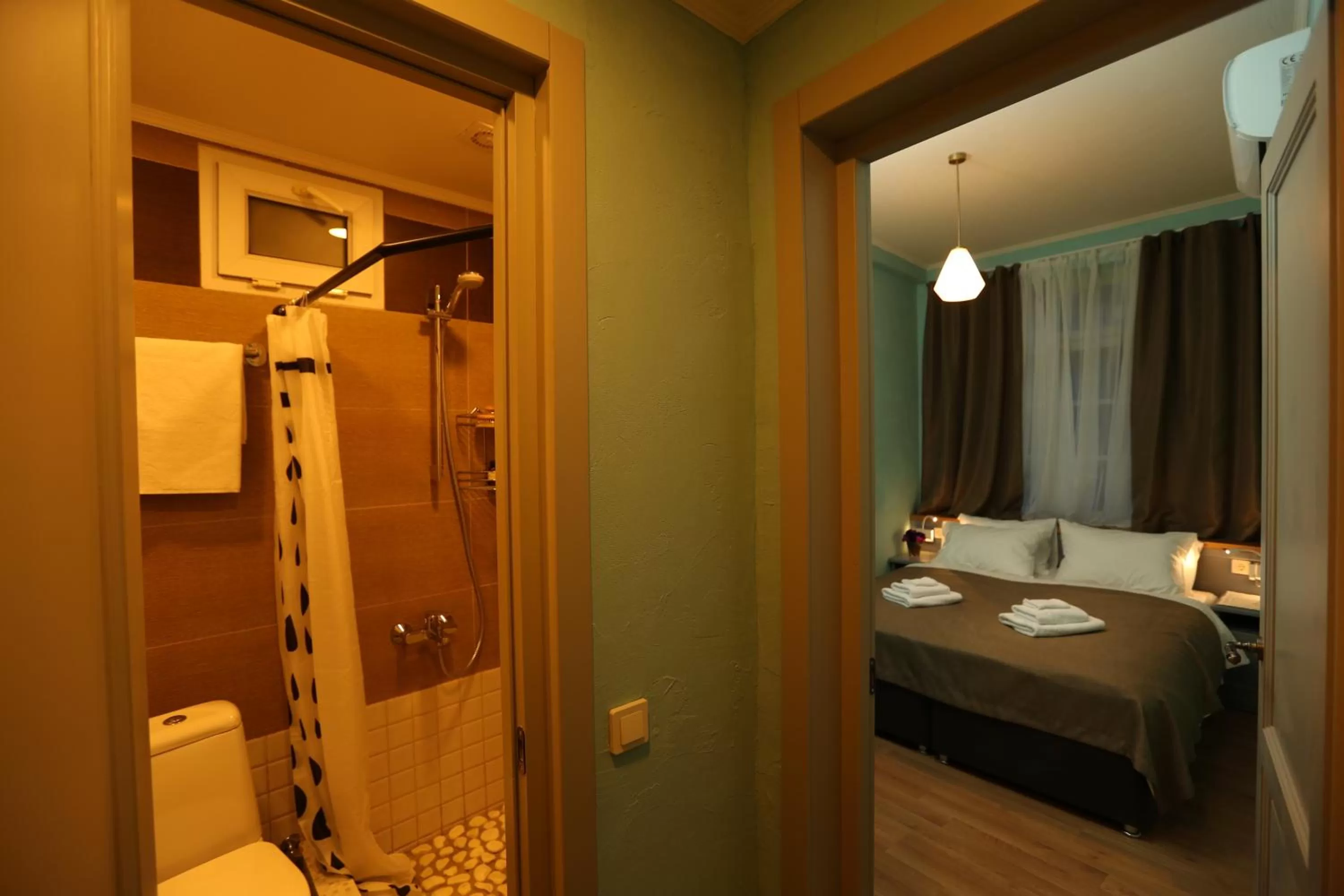 Bed, Bathroom in Kindli Hotel