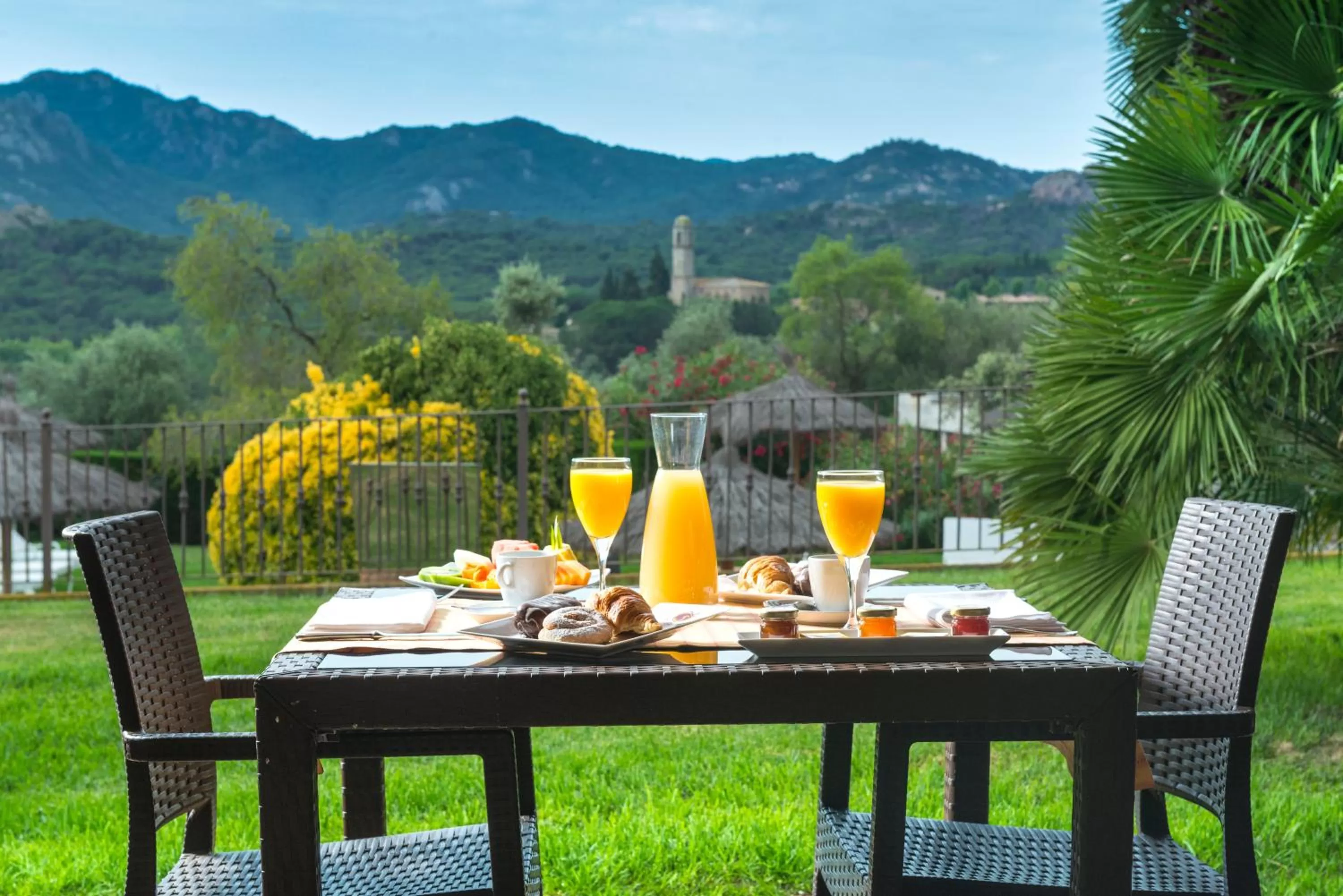 Restaurant/places to eat in Mas Tapiolas