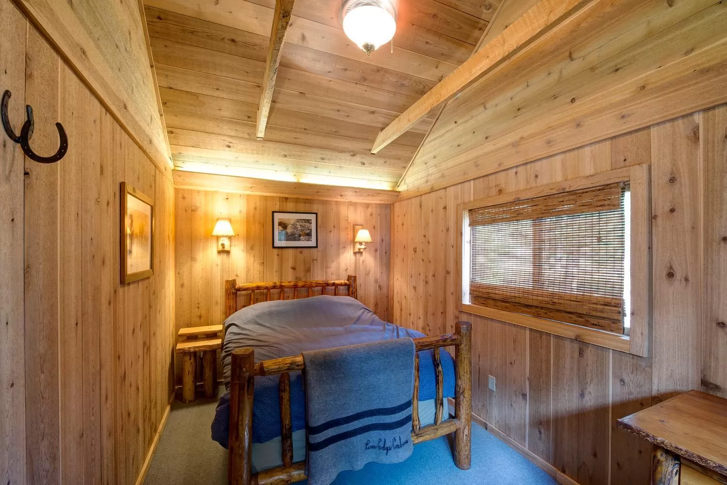 Bed in Silver Gate Lodging