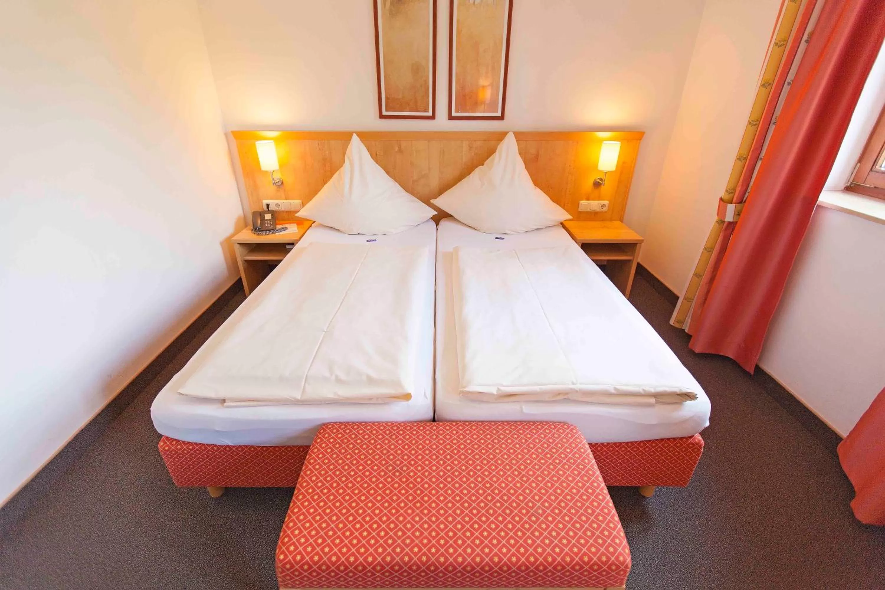 Bedroom, Bed in Alter Hof