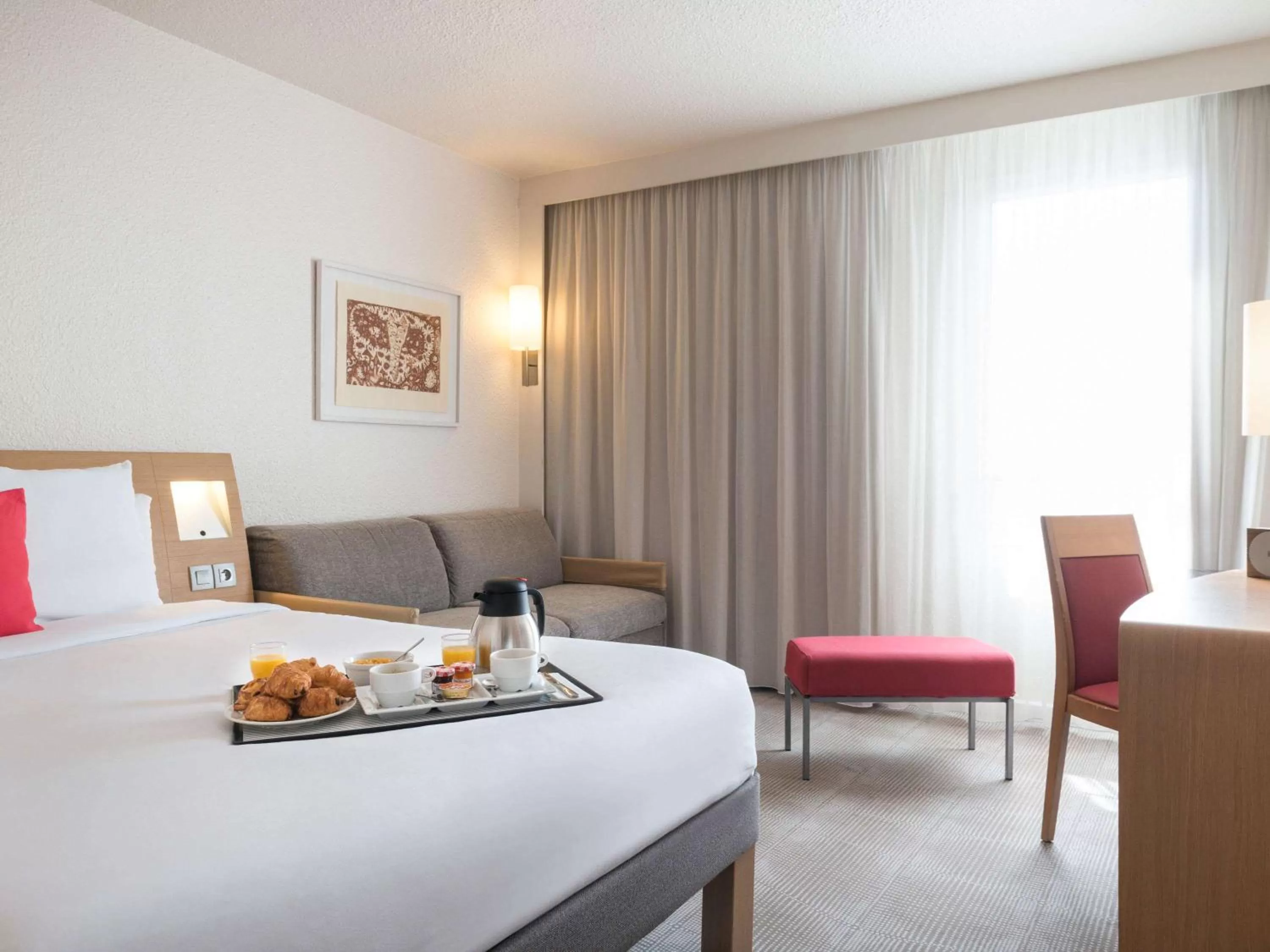 Photo of the whole room, Bed in Novotel Paris Est