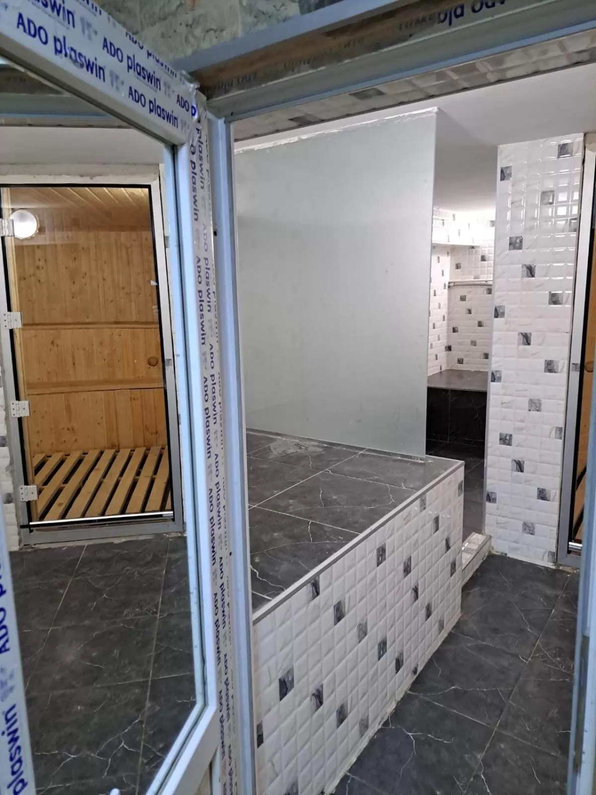 Sauna, Bathroom in Hotel Royal Palace