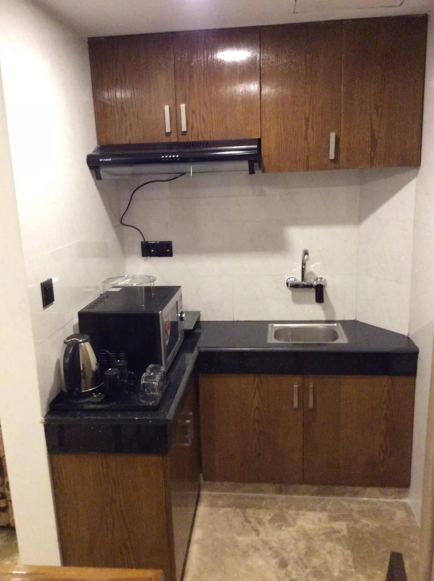 Coffee/tea facilities in Marino Royal Hotel