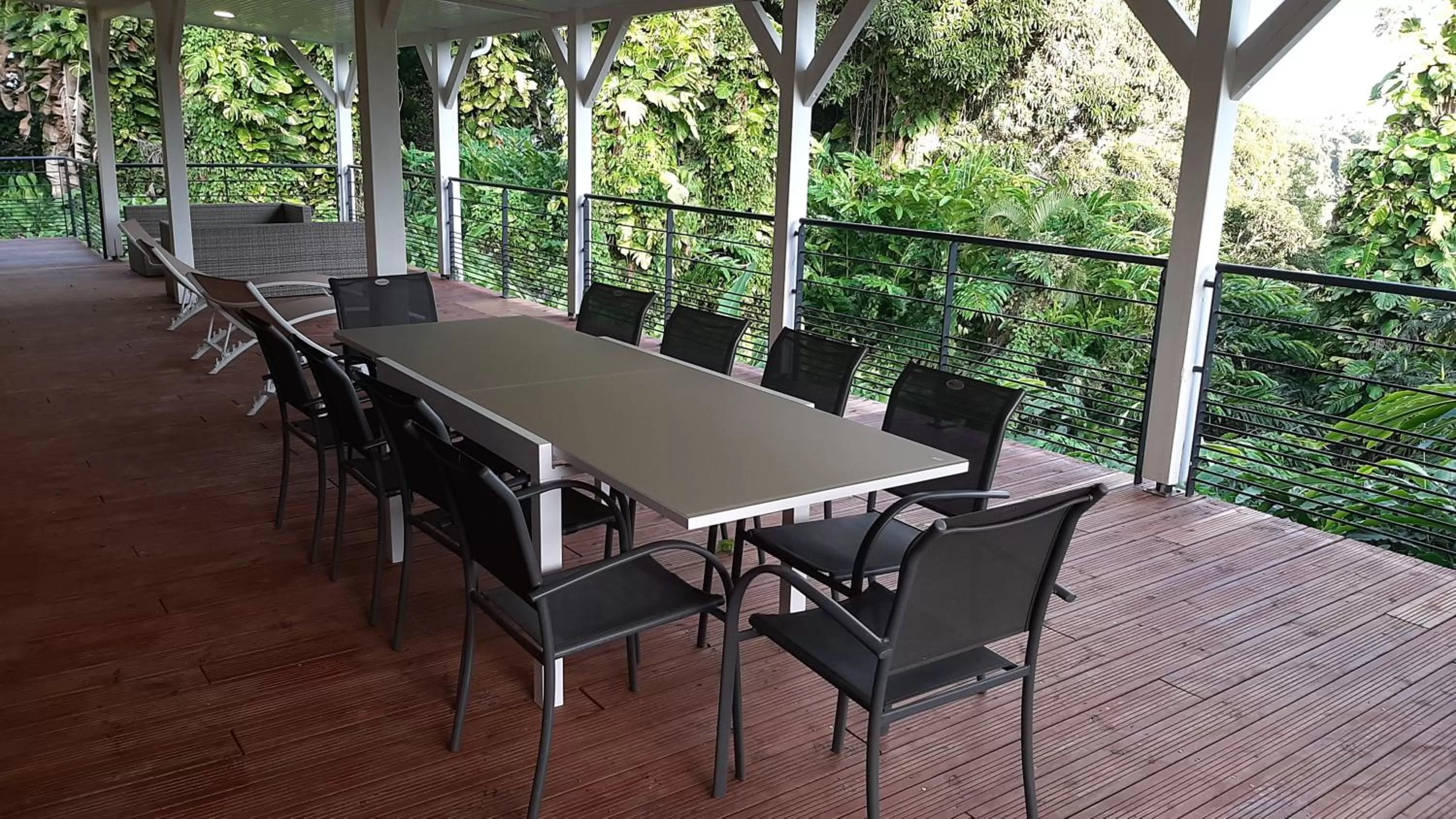 Patio in Les Gîtes de la Lézarde