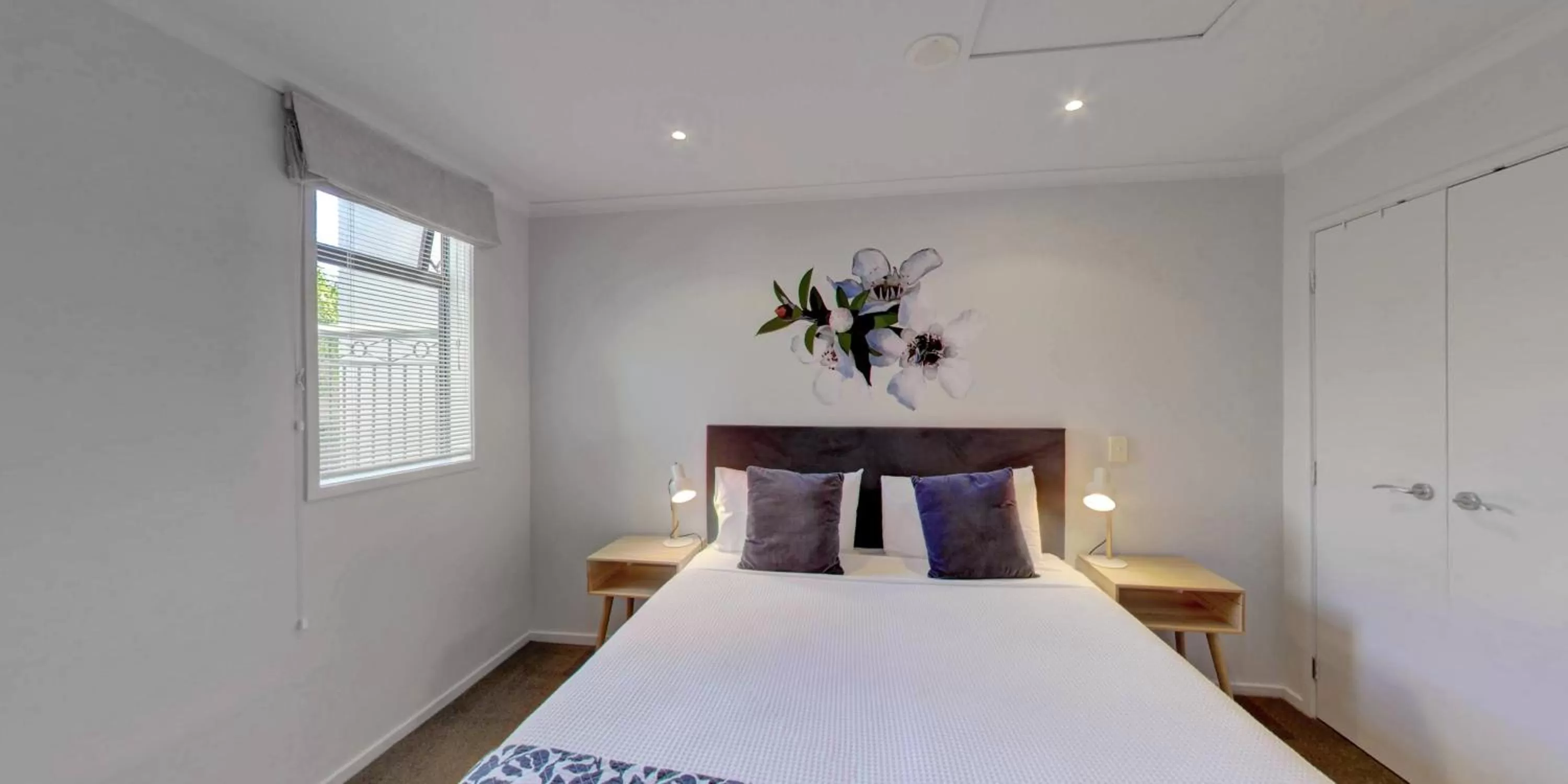 Bedroom, Bed in Alpine Lake Motel