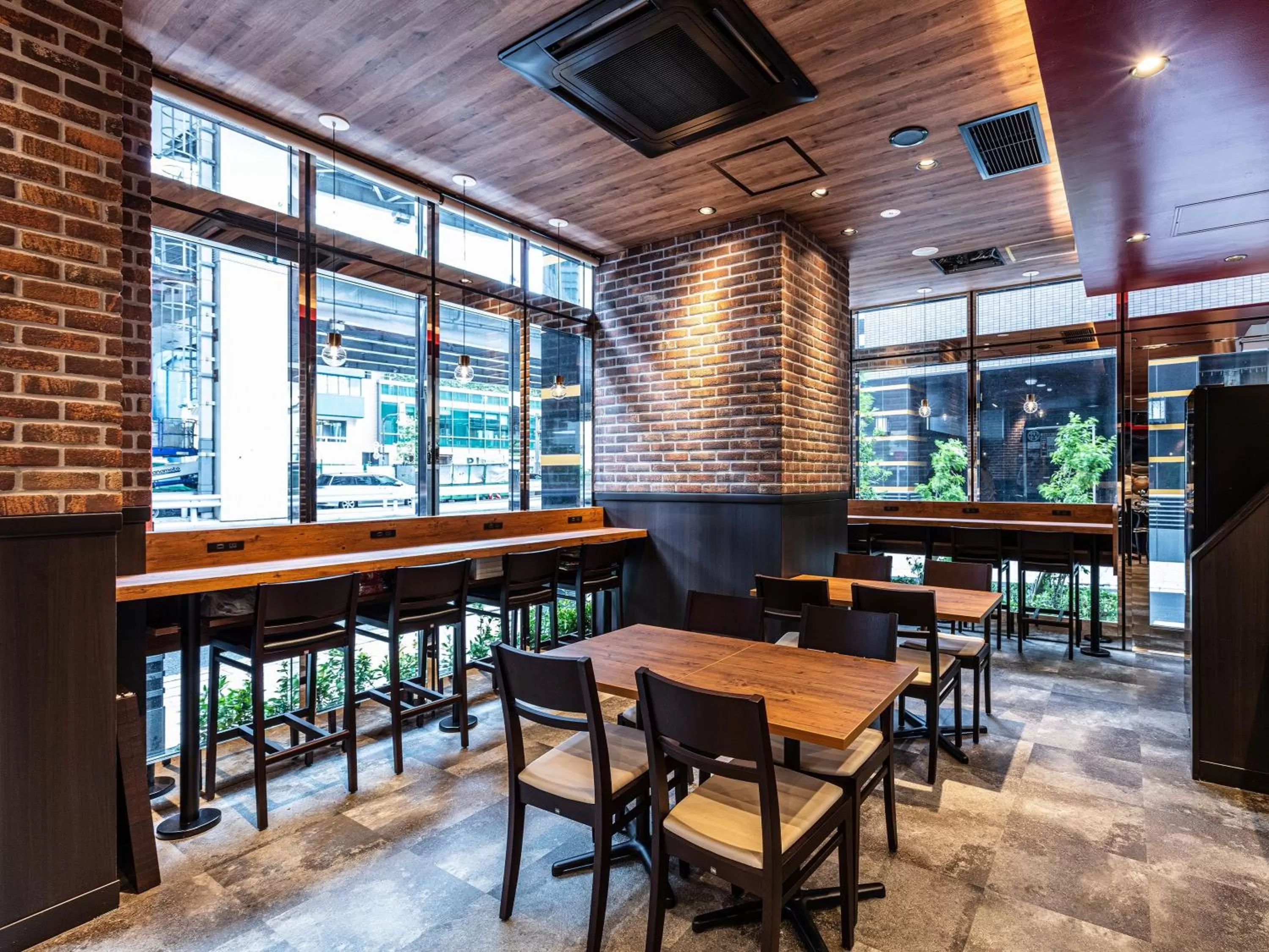 Restaurant/places to eat in APA Hotel Roppongi SIX