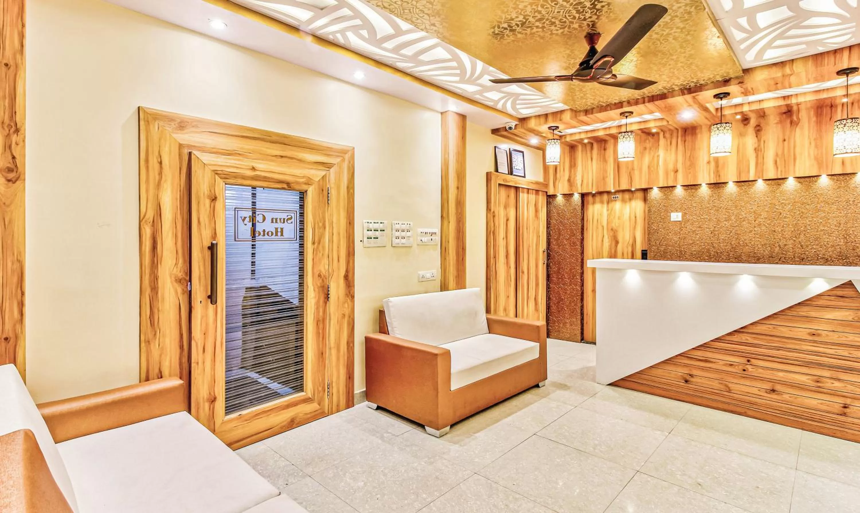 Lobby/Reception in Hotel Sun City - Near Saifee Hospital And H N Reliance Hospital