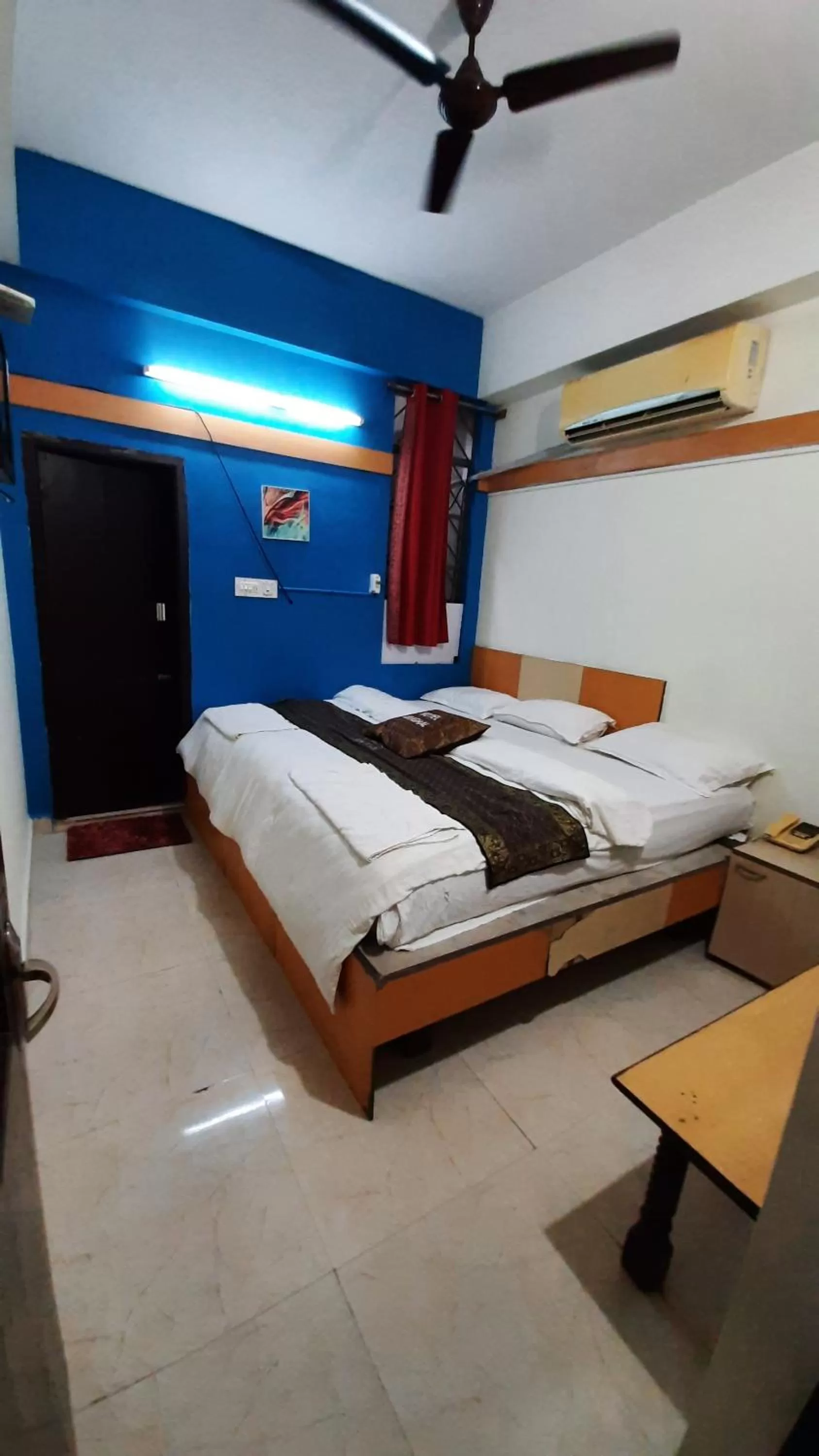 Photo of the whole room, Bed in Royal Mughal