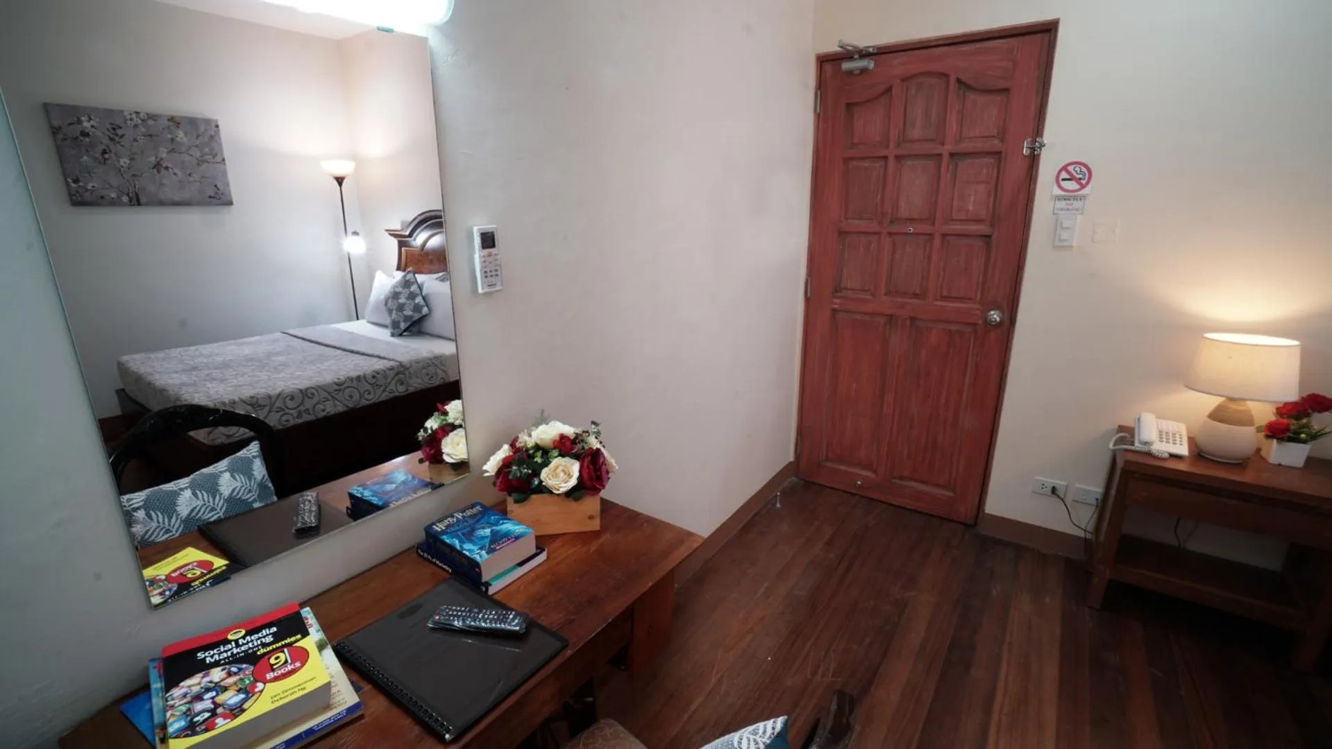 Photo of the whole room, Bed in 1775 Adriatico Suites