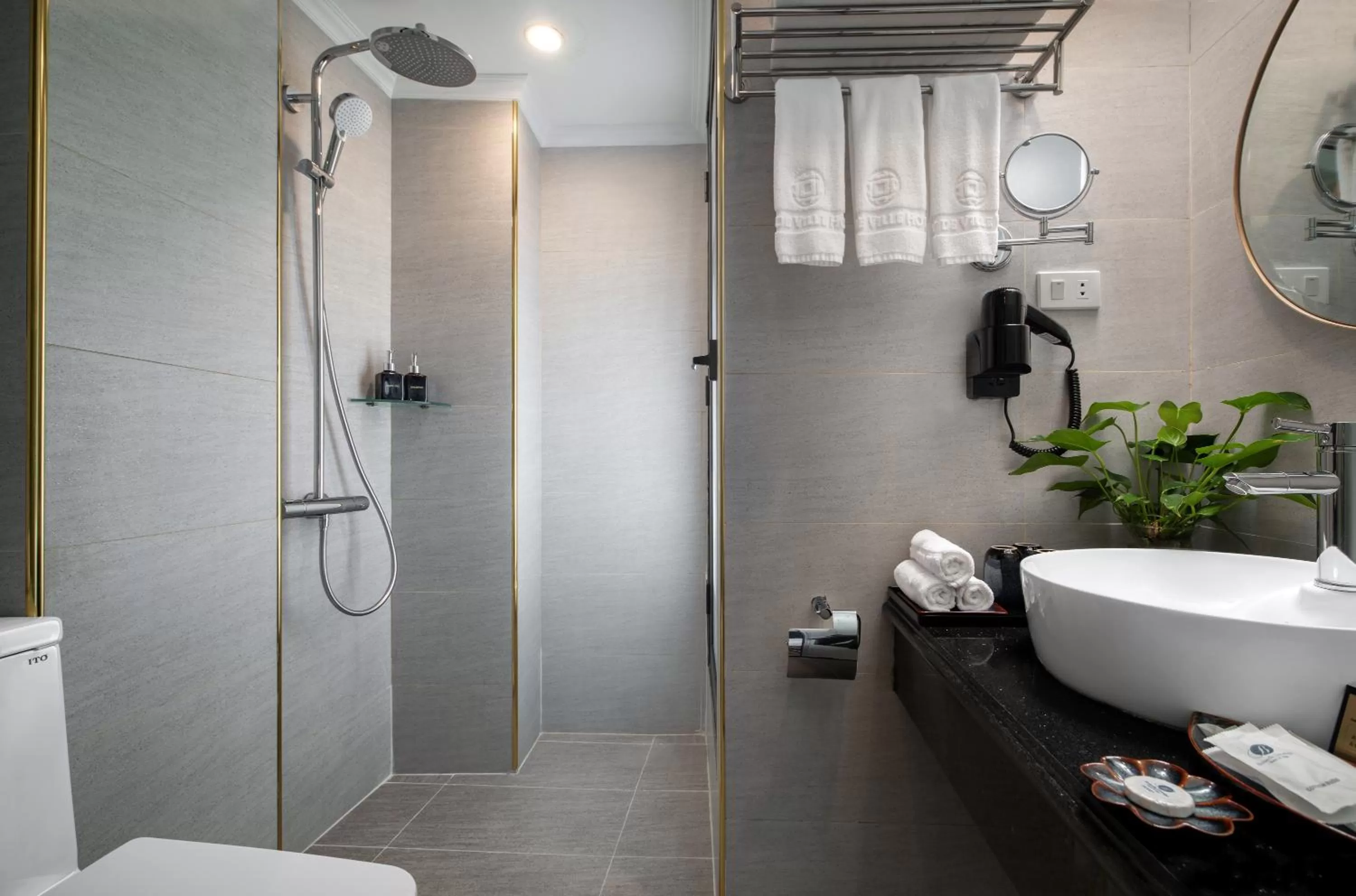 Shower, Bathroom in Hanoi Backpackers Hostel & Rooftop bar