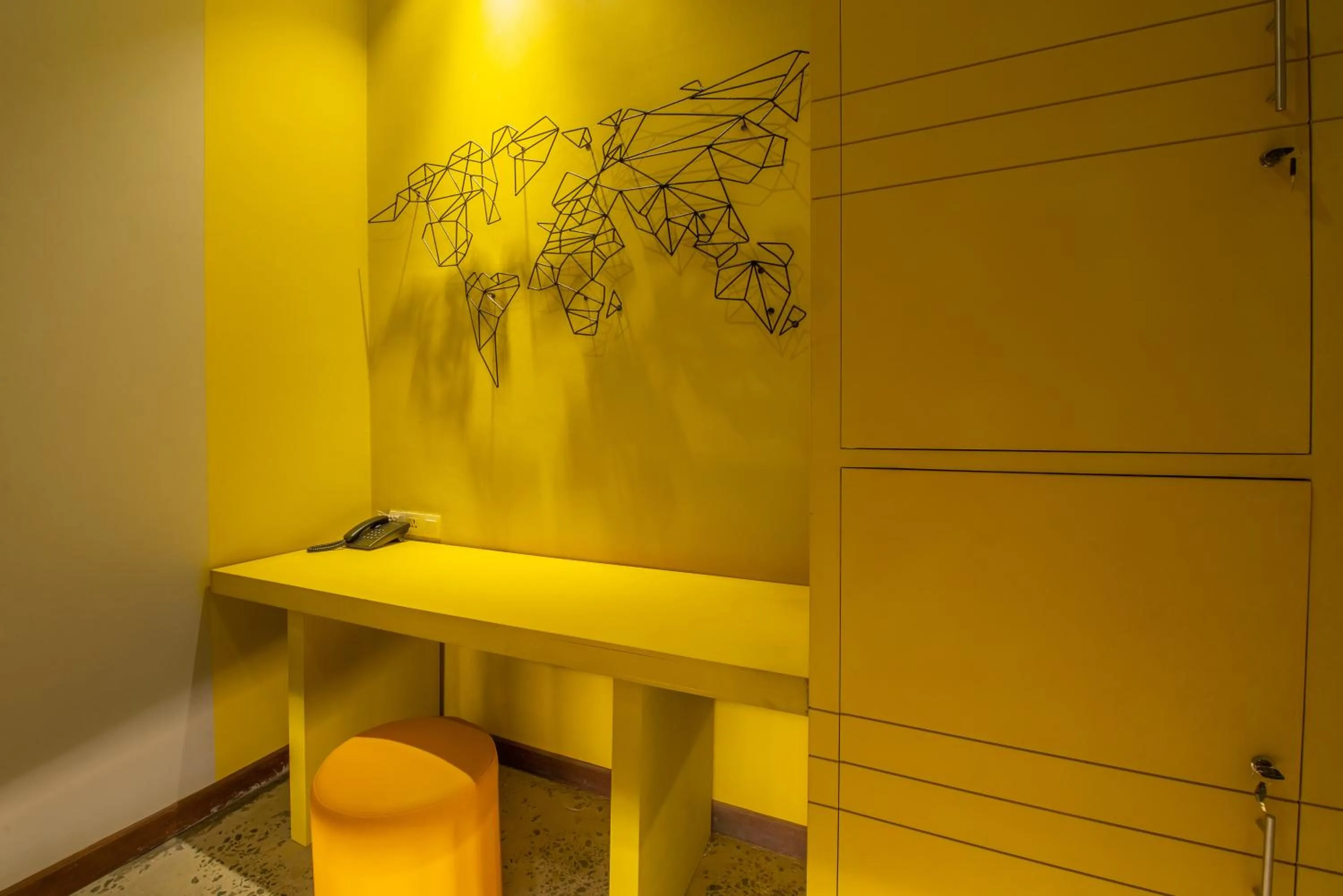 Twin Room with Shared Bathroom in The Twizt - Lifestyle Hostel