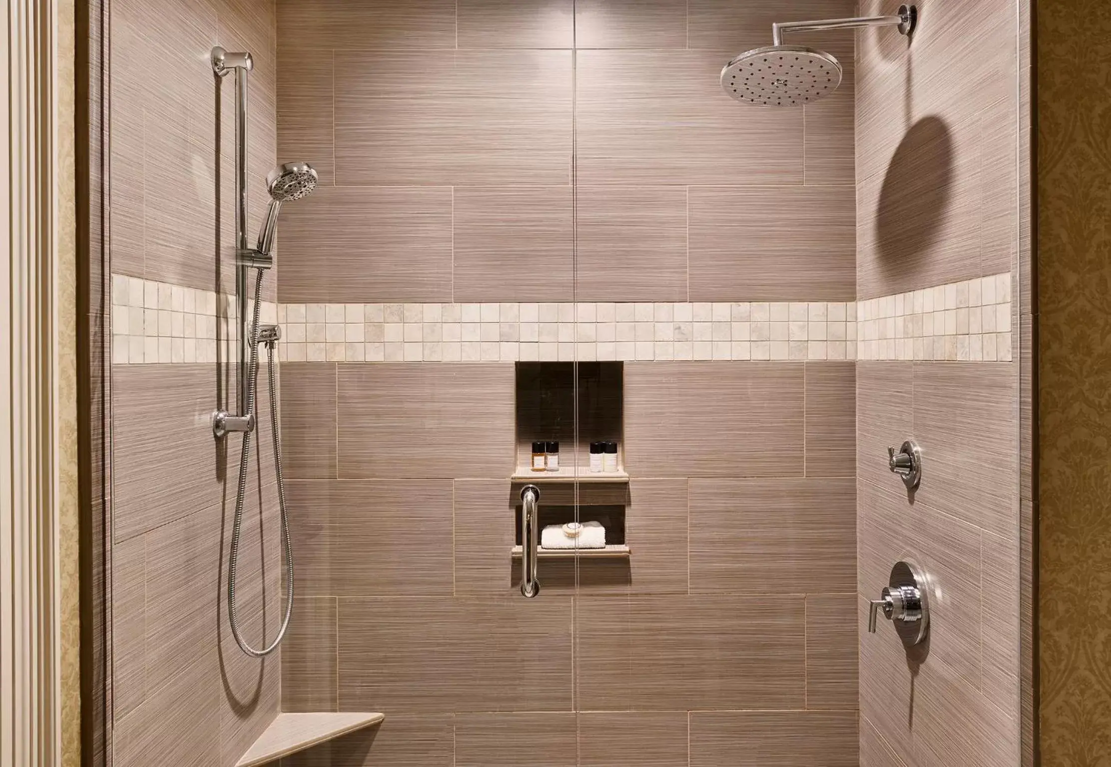 King Suite with Balcony in Harbourview Inn King Suite with Balcony in Harbourview Inn