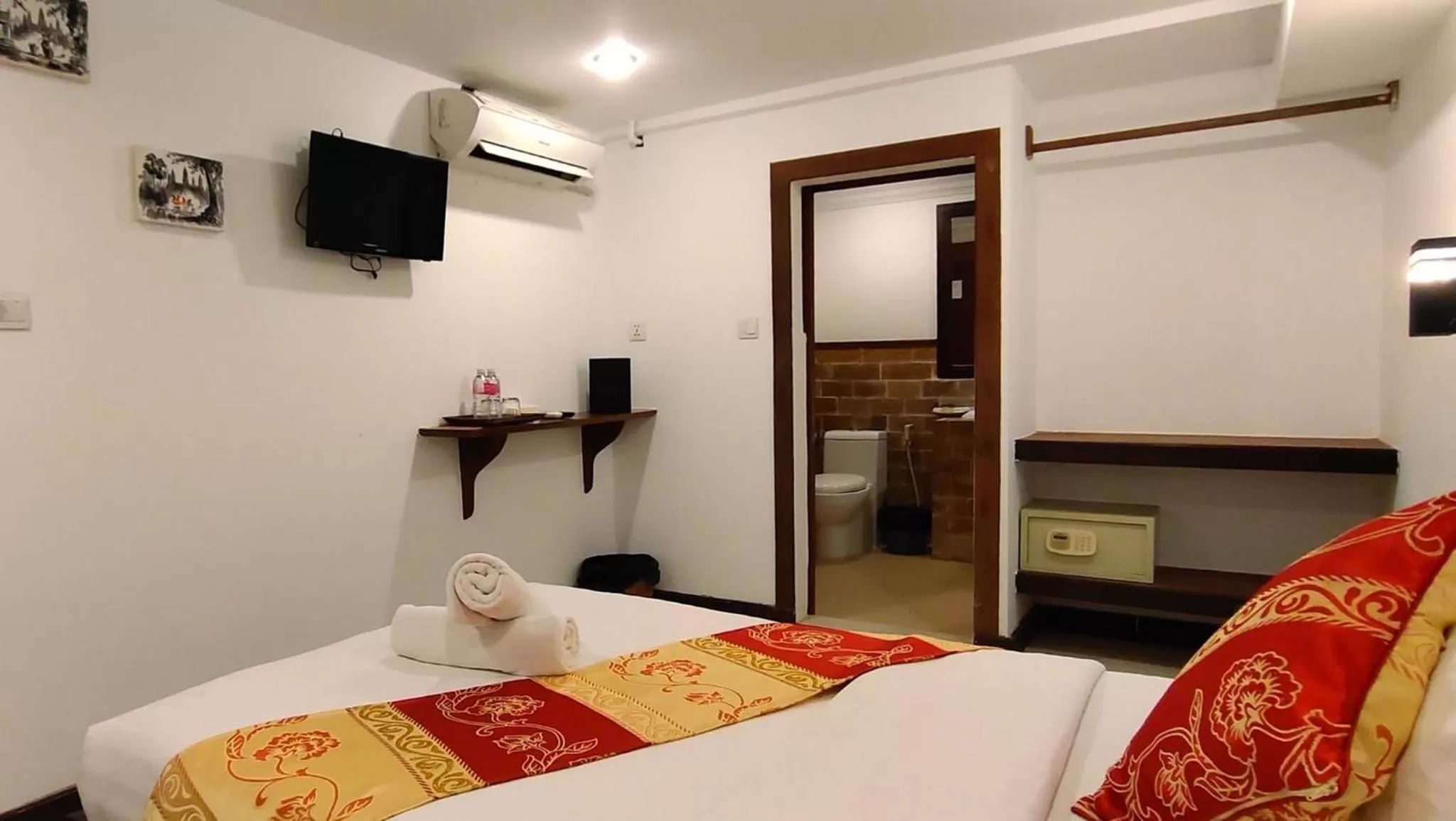 Bedroom, Bed in La Villa du Bonheur