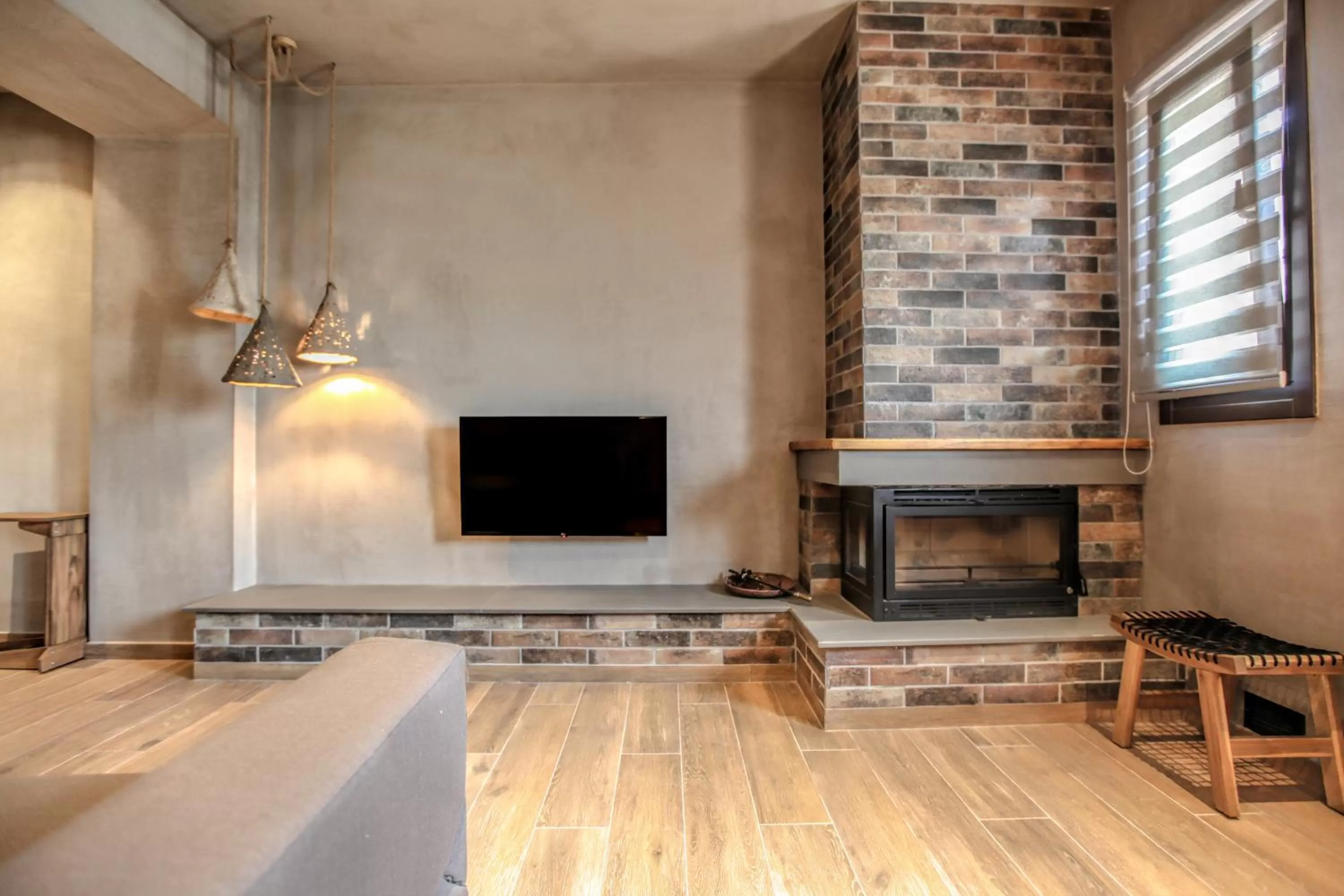 TV and multimedia, TV/Entertainment Center in Meteora Heaven and Earth Kastraki premium suites