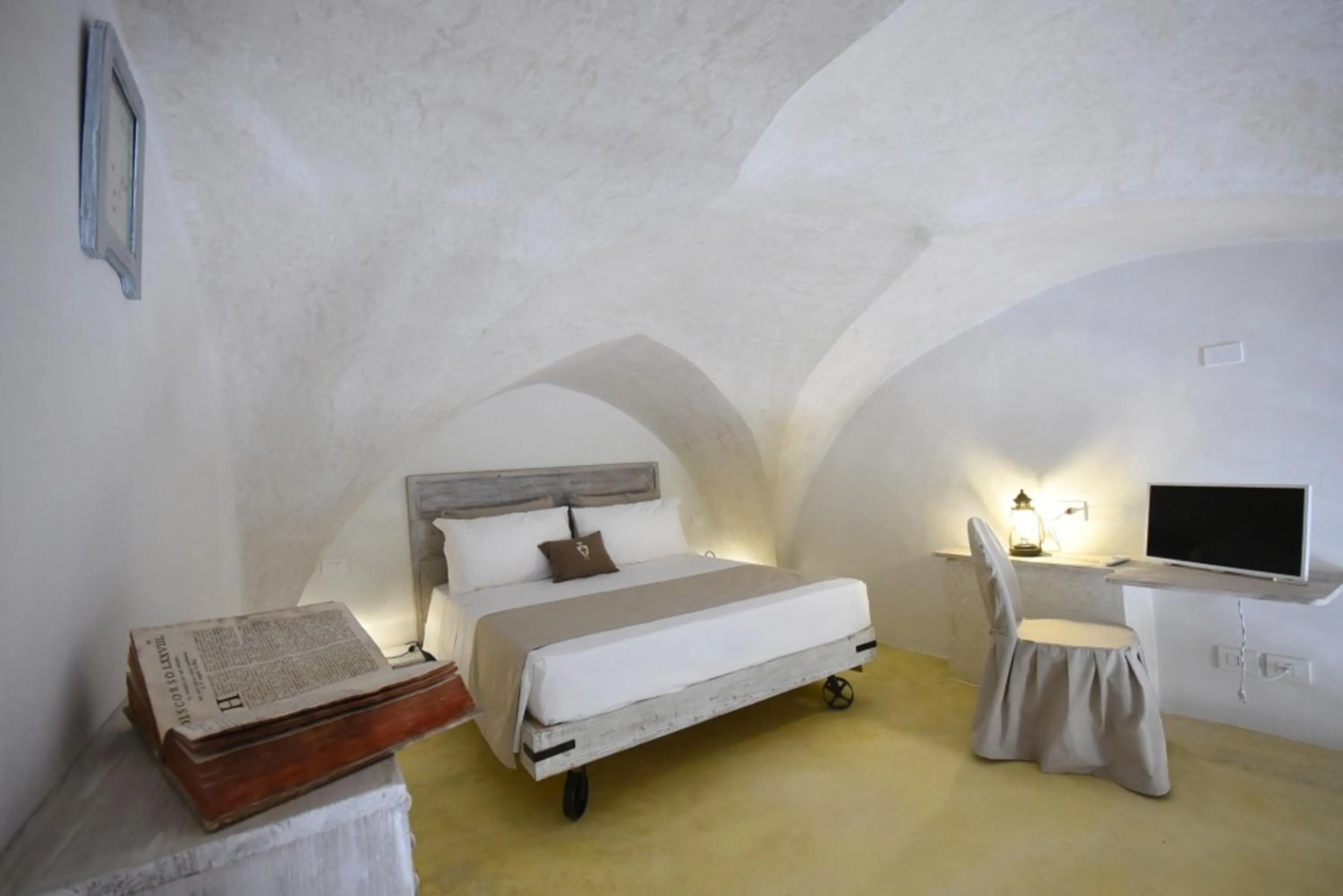 Bedroom, Bed in Palazzo Castriota