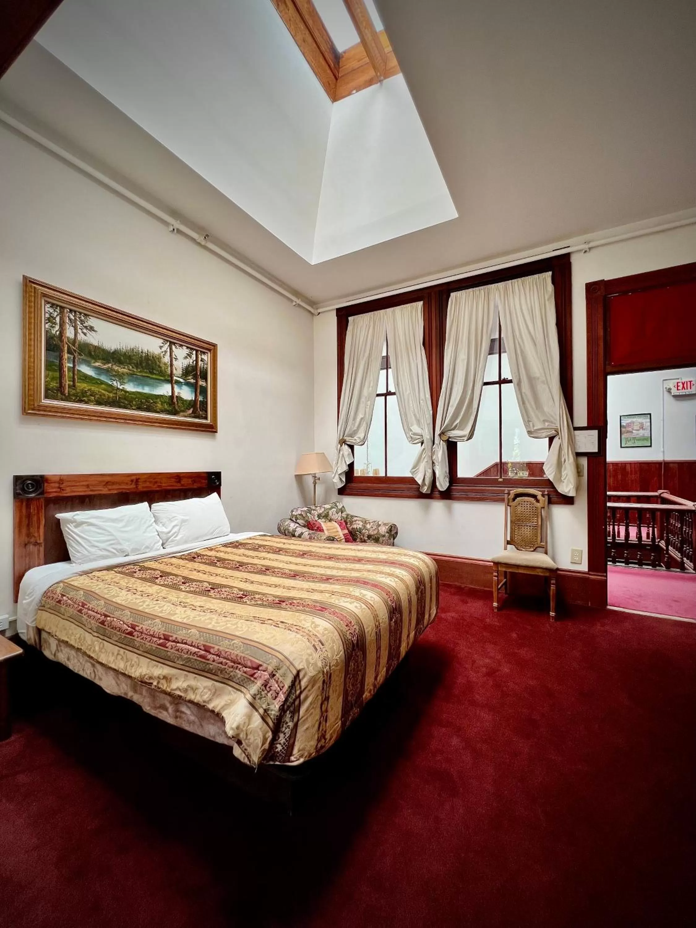 Bed in The Monarch Hotel