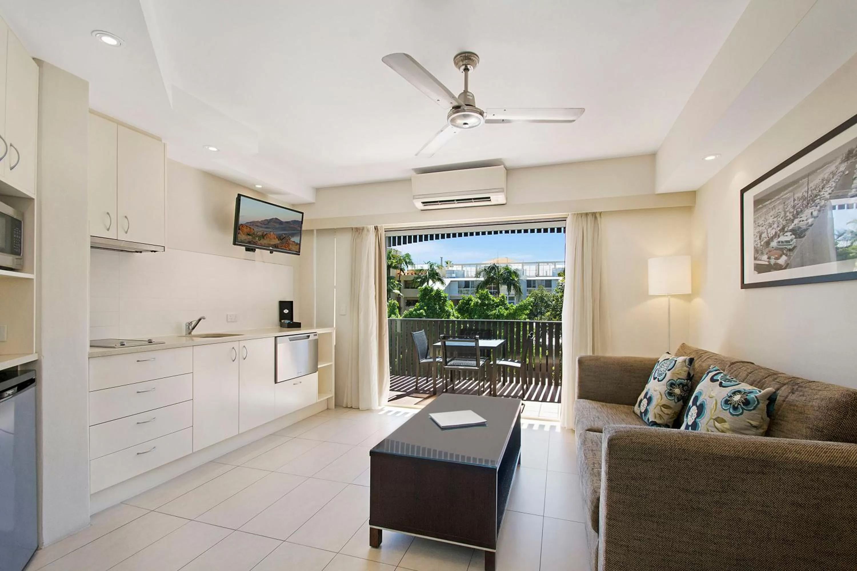 Kitchen or kitchenette in Mantra French Quarter Noosa