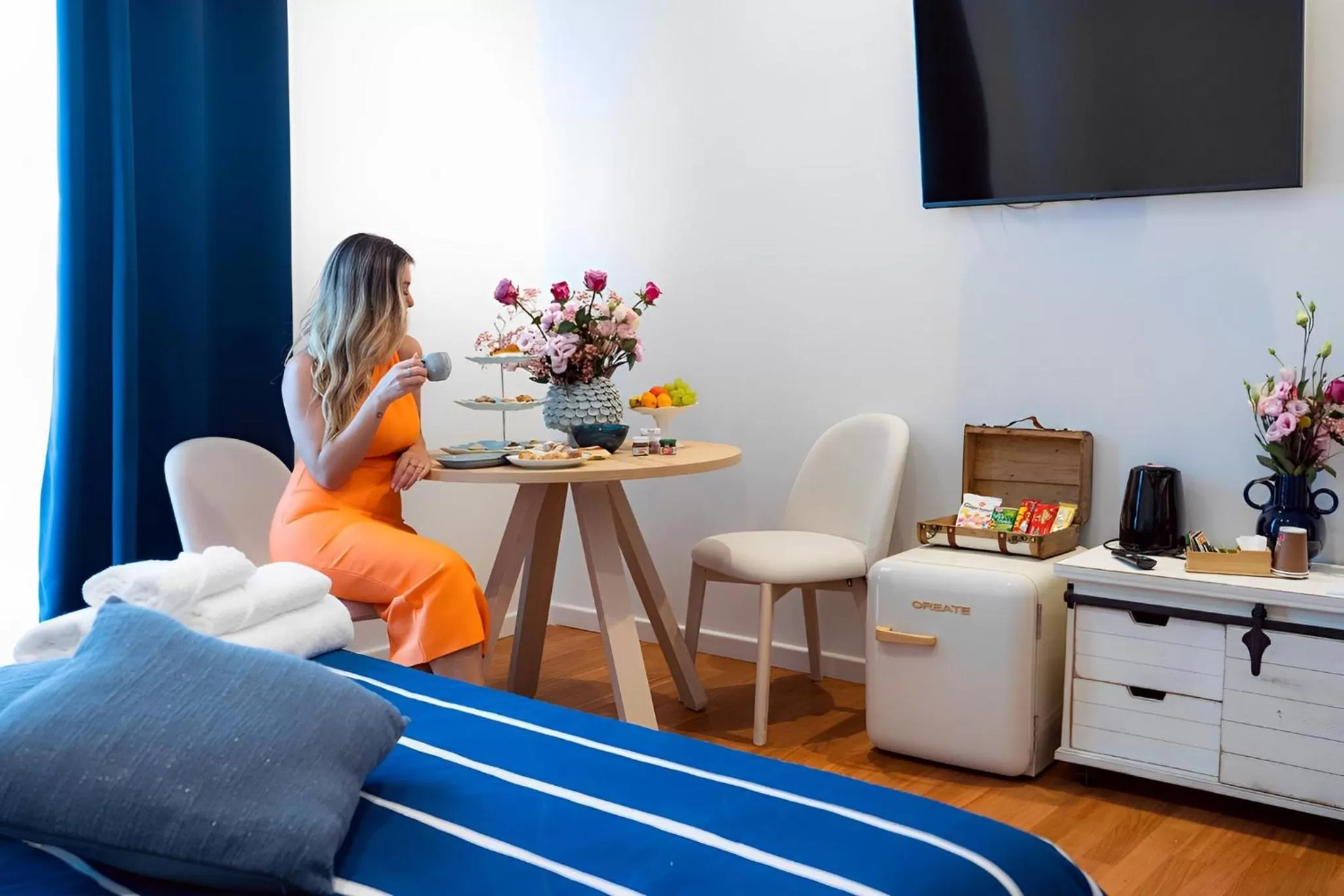 Seating area, Bed in MareLuna Rooms