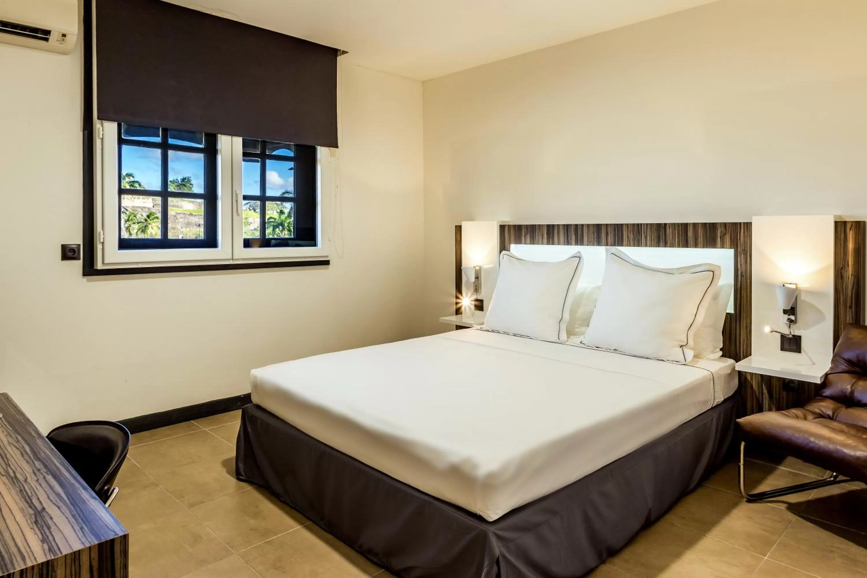 Photo of the whole room, Bed in Residence Fort Savane