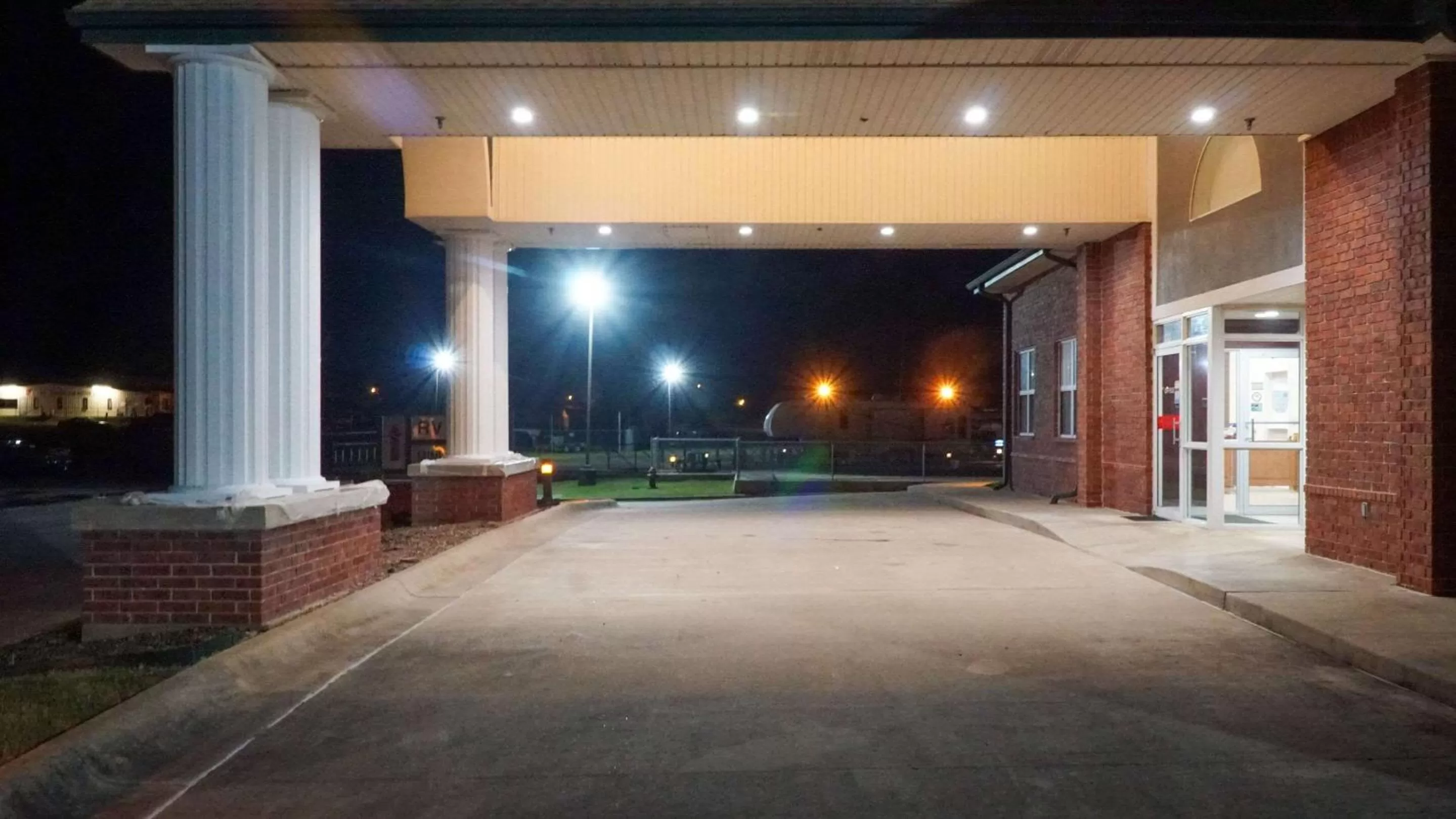 Property building in Rodeway Inn