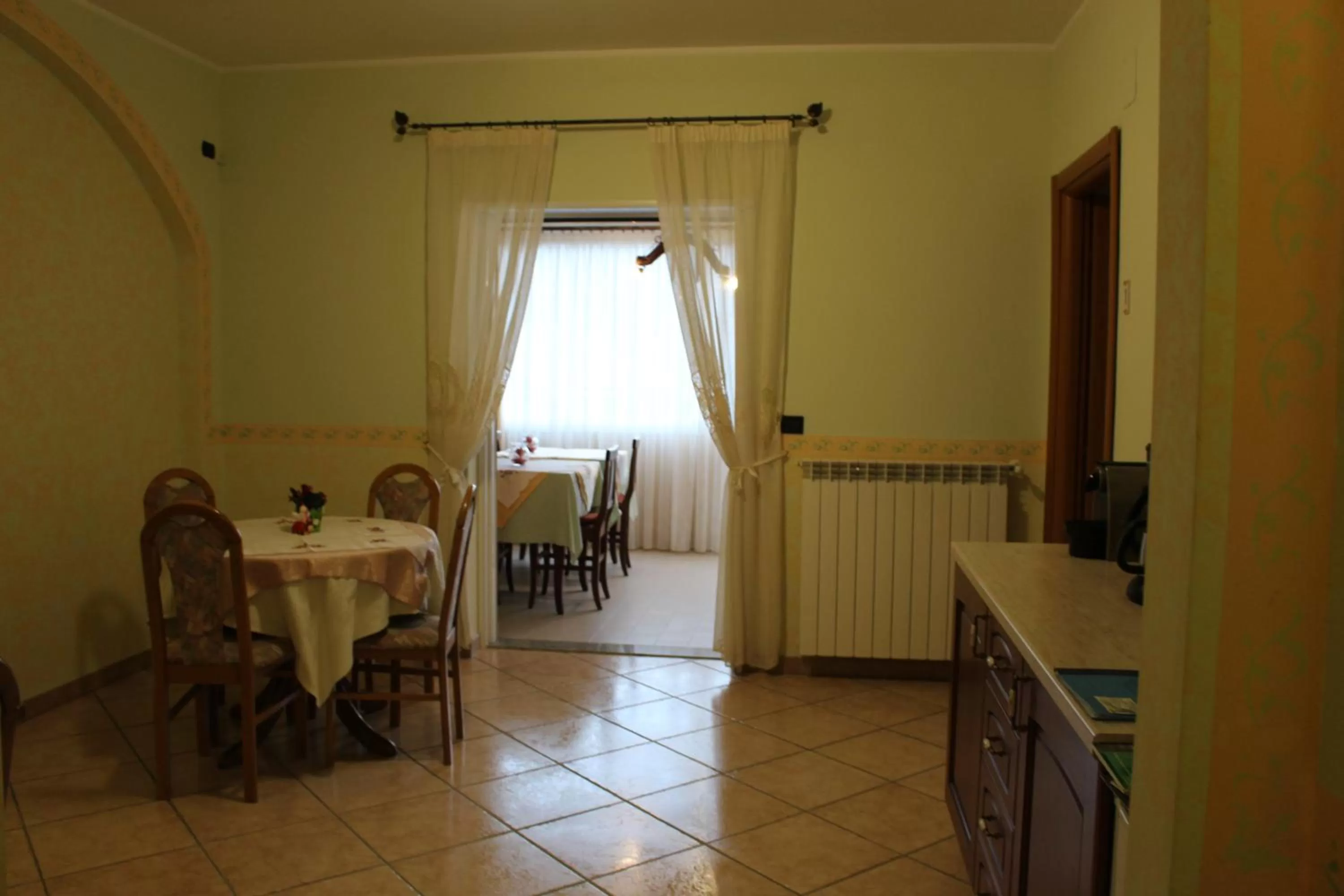 Communal lounge/ TV room in B&B Esperança