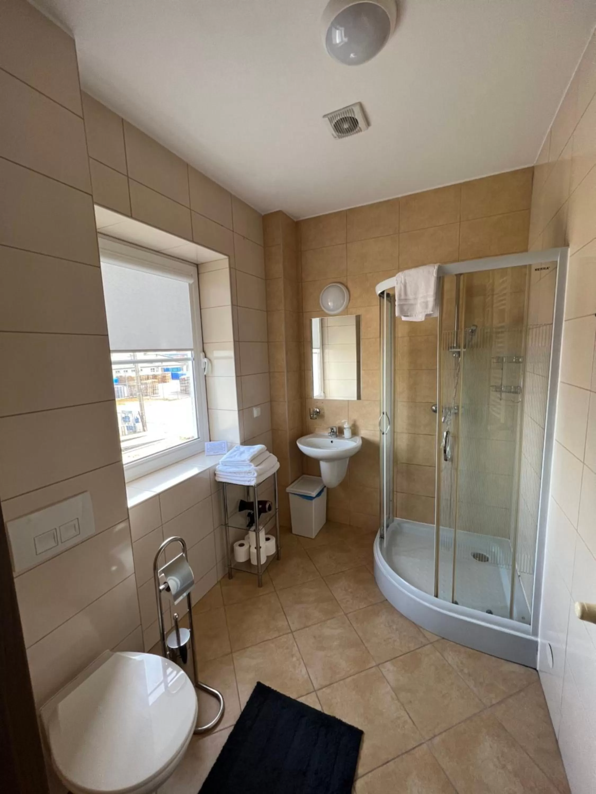 Shower, Bathroom in W Porcie