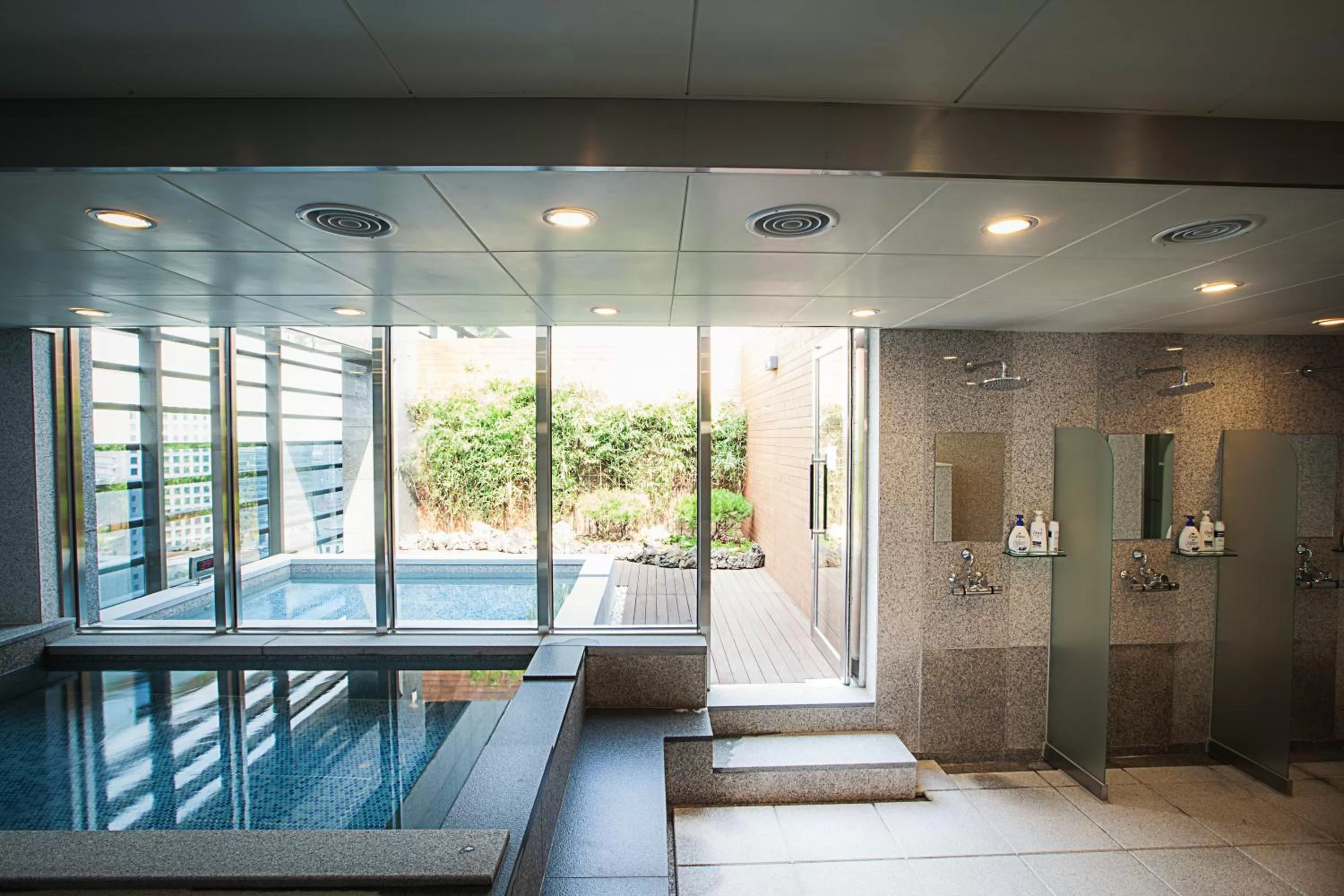 Swimming pool in Fraser Place Namdaemun Seoul