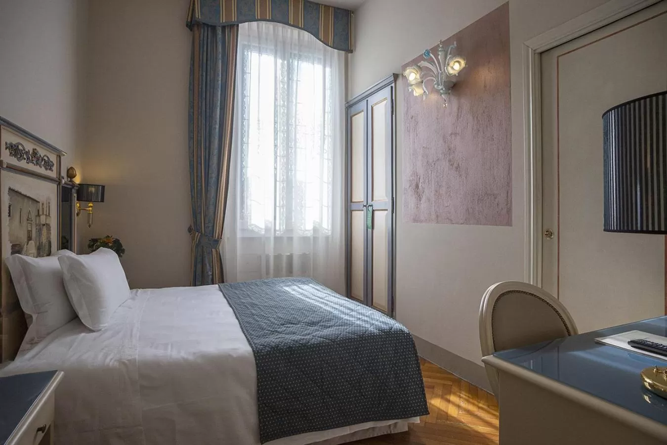 Photo of the whole room, Bed in Hotel Donatello