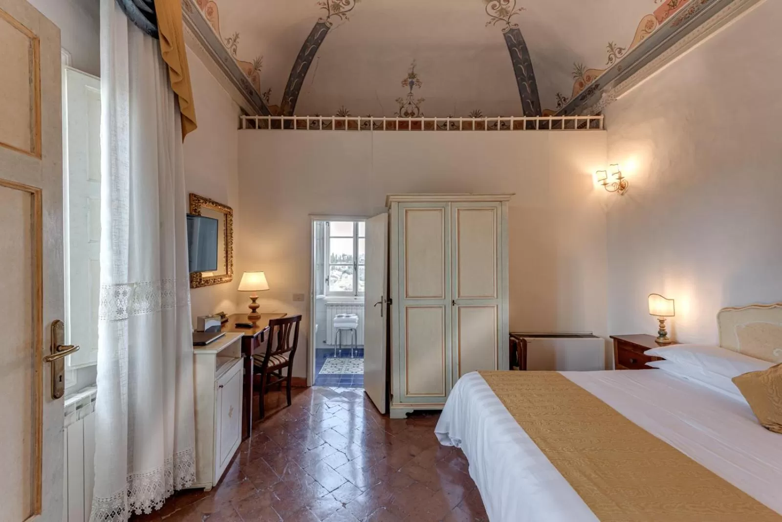 Photo of the whole room, Bed in Hotel Palazzo di Valli