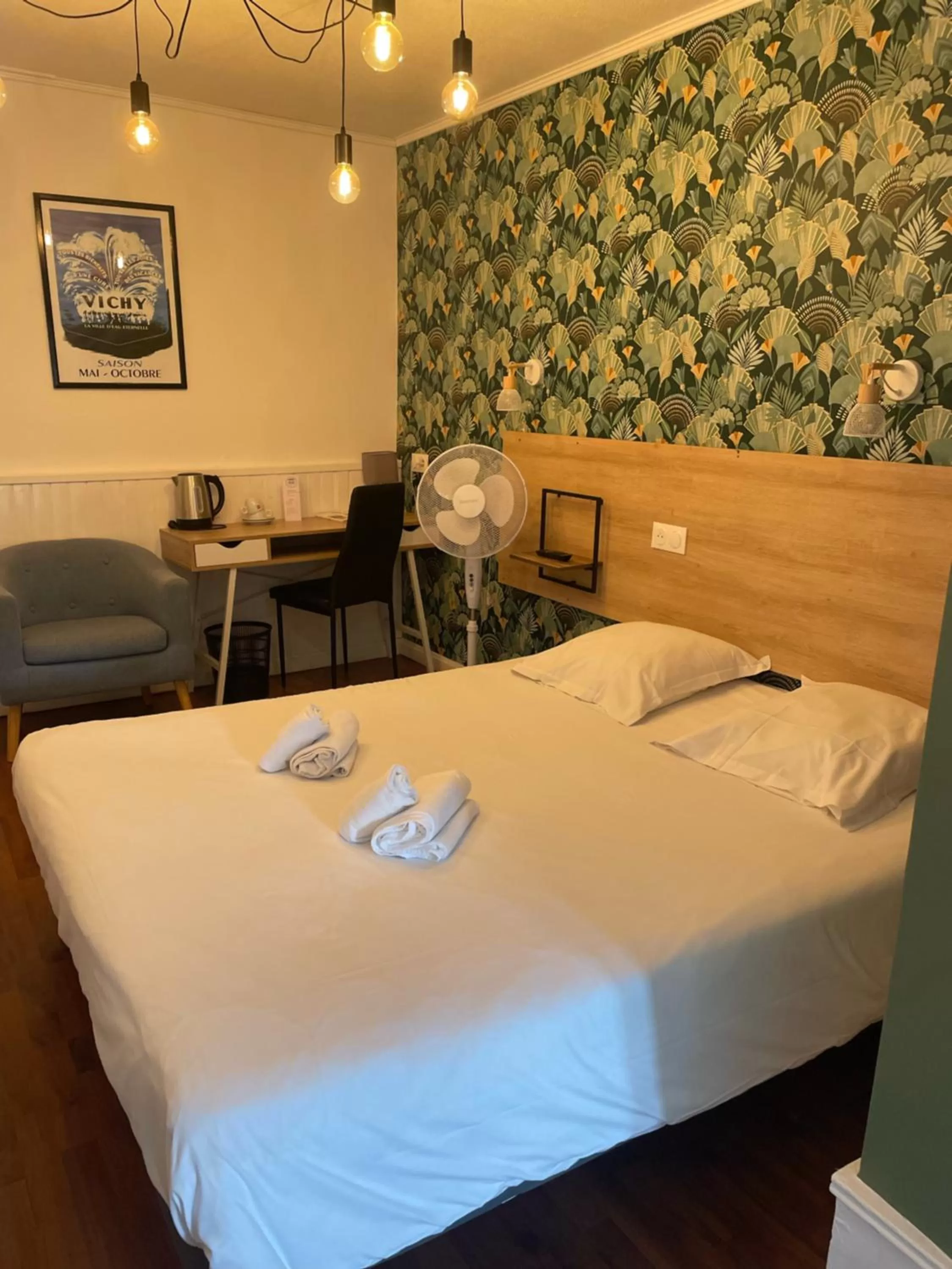 Bed in Hôtel & Restaurant Le Patio VICHY