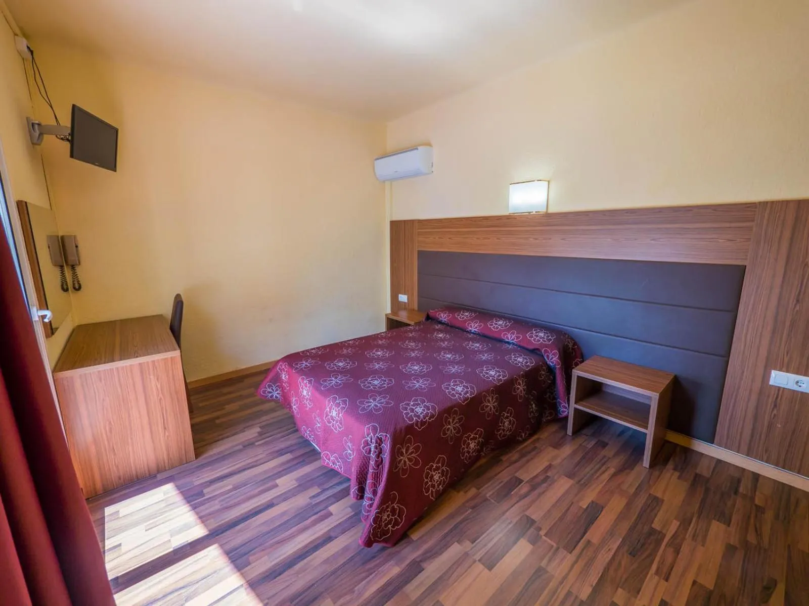 Bed in Hotel Golden Sand