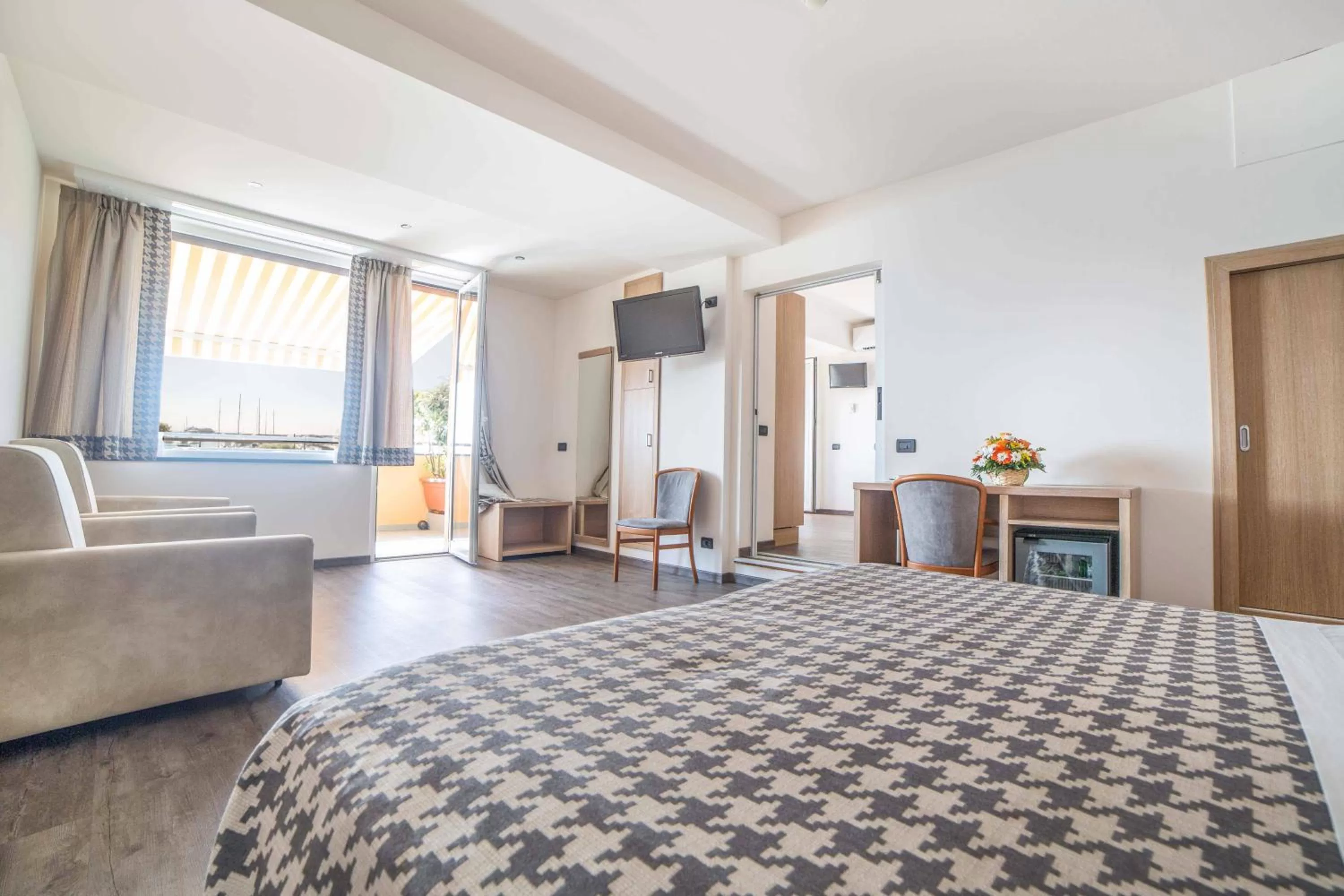 Photo of the whole room, Bed in Hotel Laurin