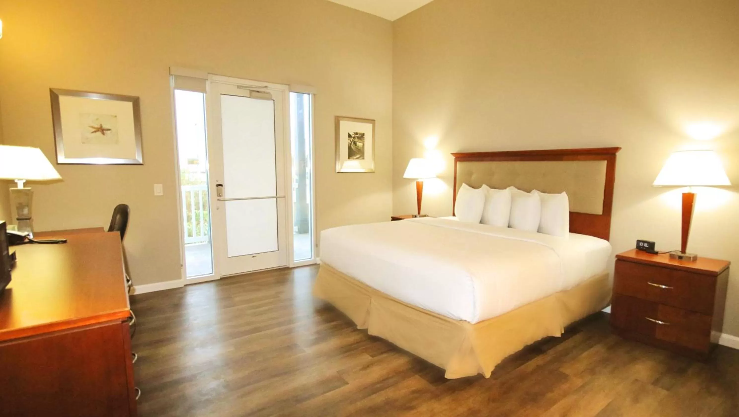 Bed in John's Pass Hotel - Fully Remote Check In