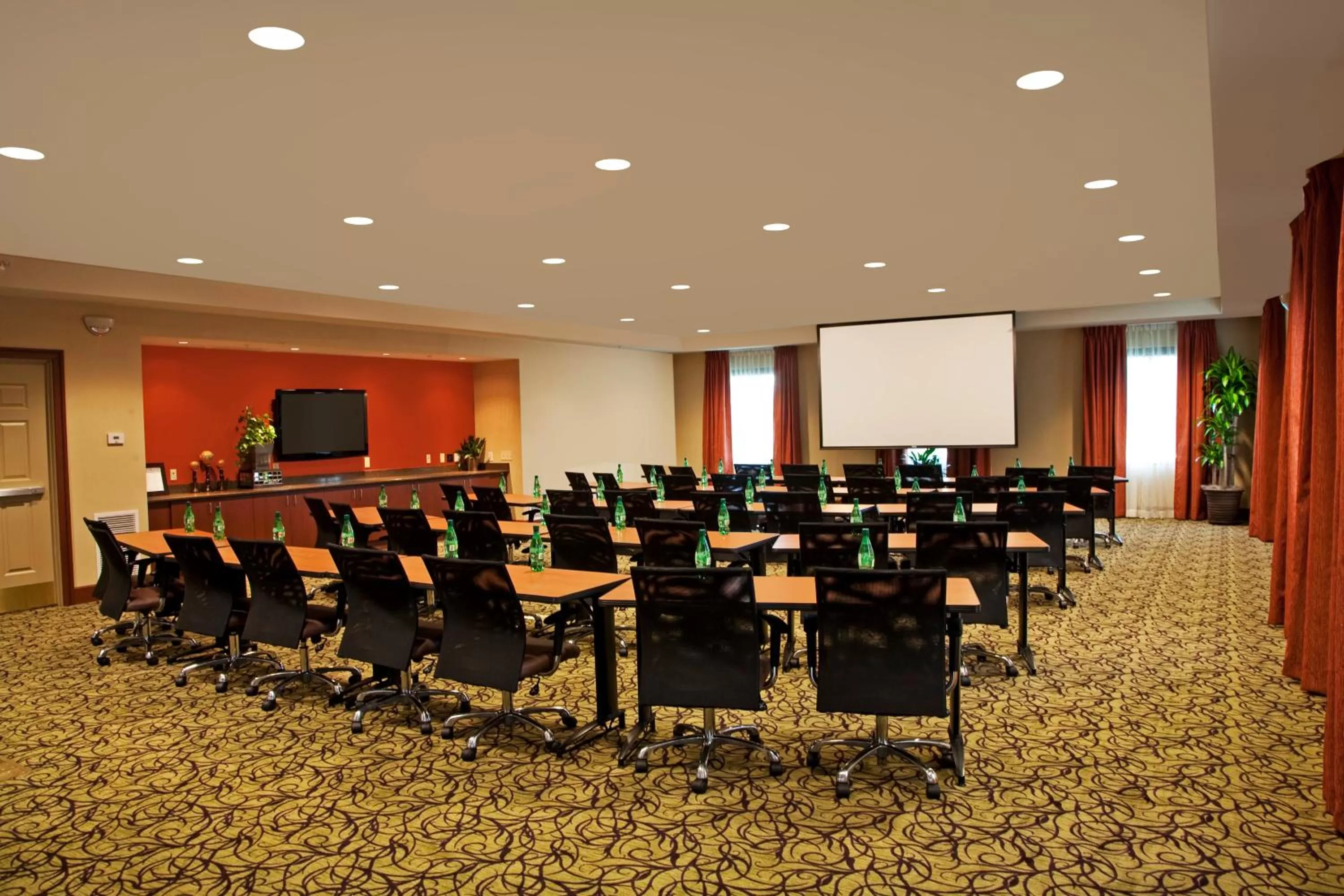 Meeting/conference room in Staybridge Suites Chantilly Dulles Airport by IHG