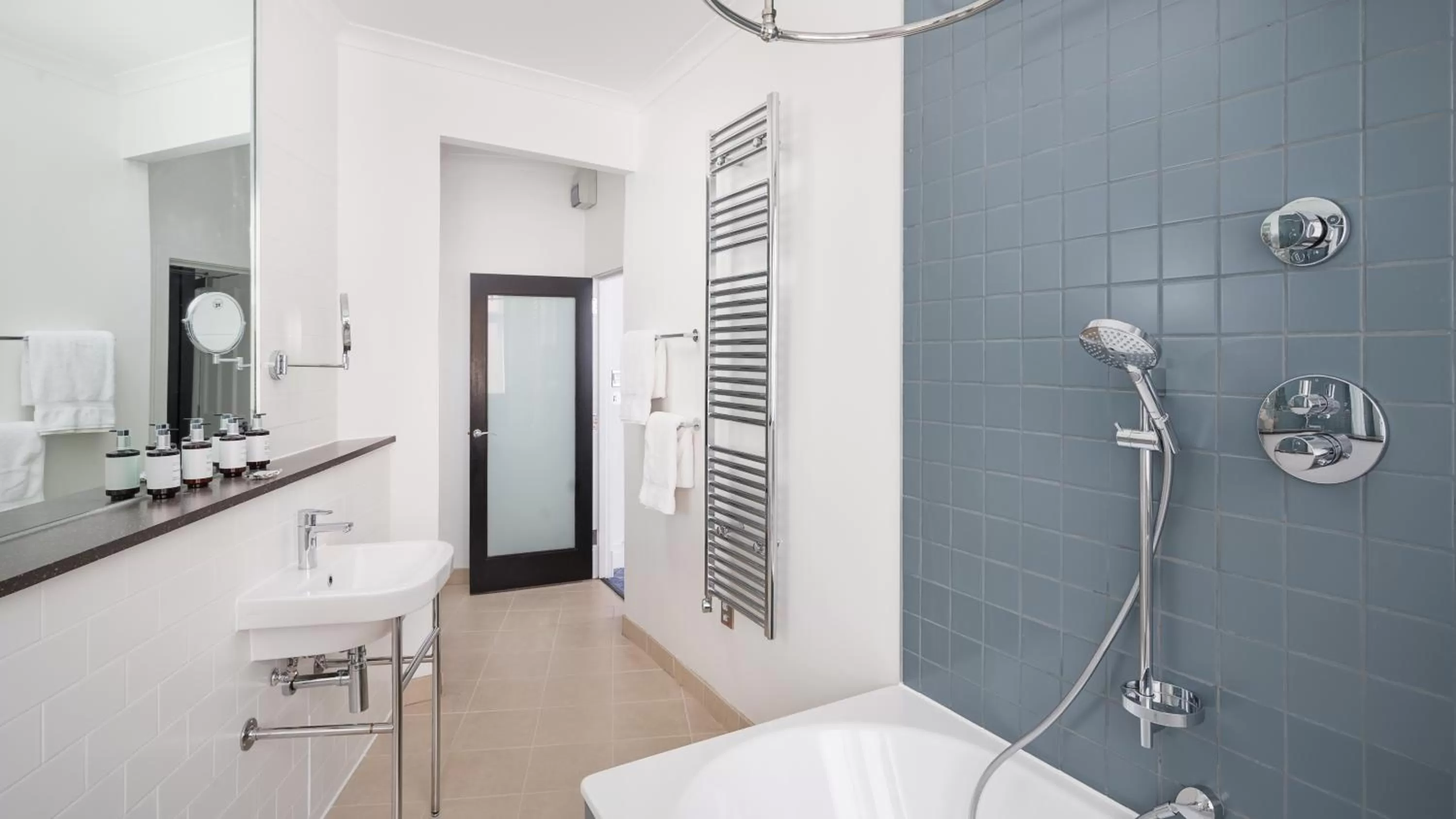 Bathroom in voco Grand Central Glasgow by IHG