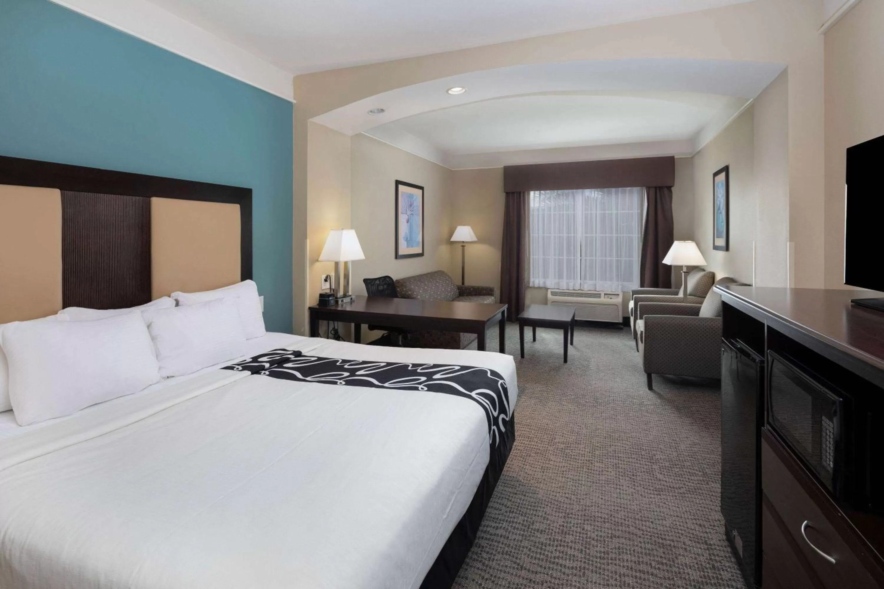 Photo of the whole room, Bed in La Quinta by Wyndham Savannah Airport - Pooler