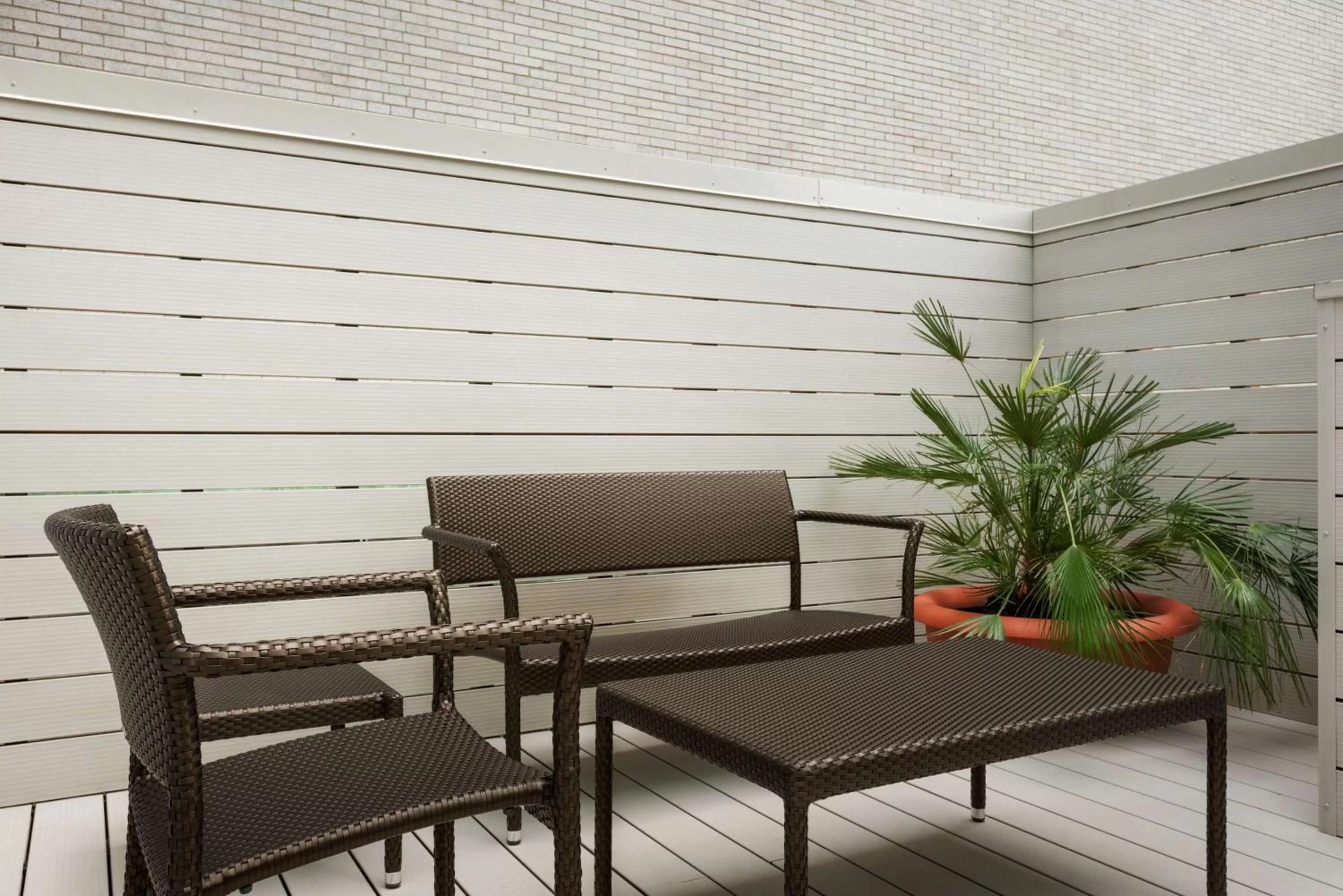 Living room in Hampton Inn Manhattan/Downtown- Financial District